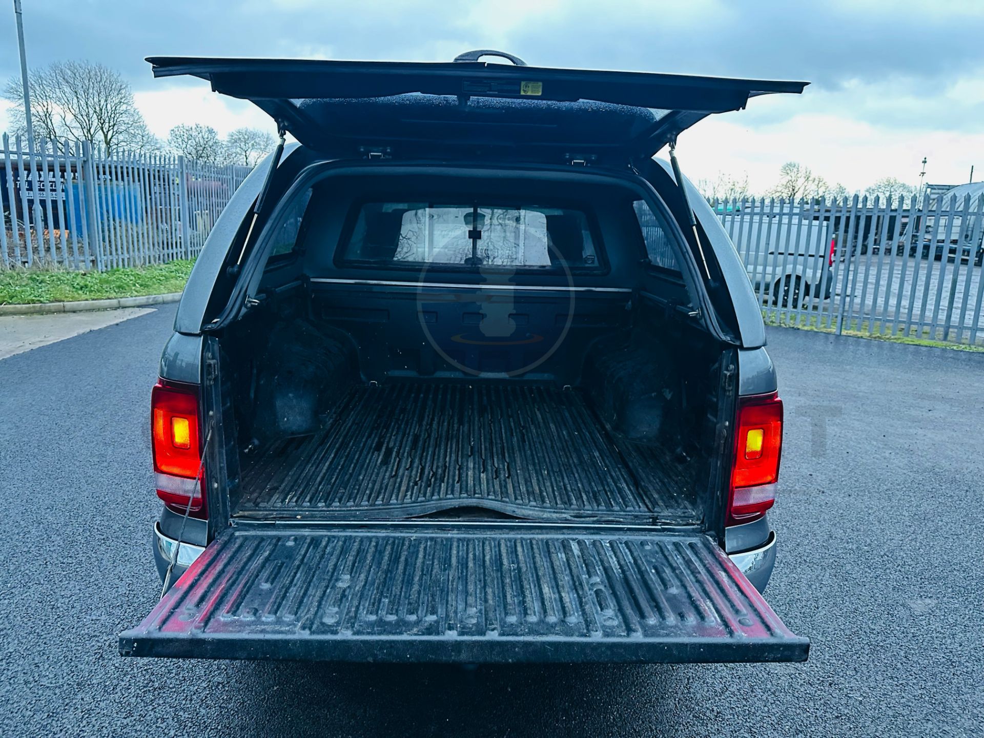 VOLKSWAGEN AMAROK 3.0TDI V6 *HIGHLINE EDIITON* 4 MOTION DSG AUTO - 1 OWNER FROM NEW. - EURO 6 - Image 13 of 31
