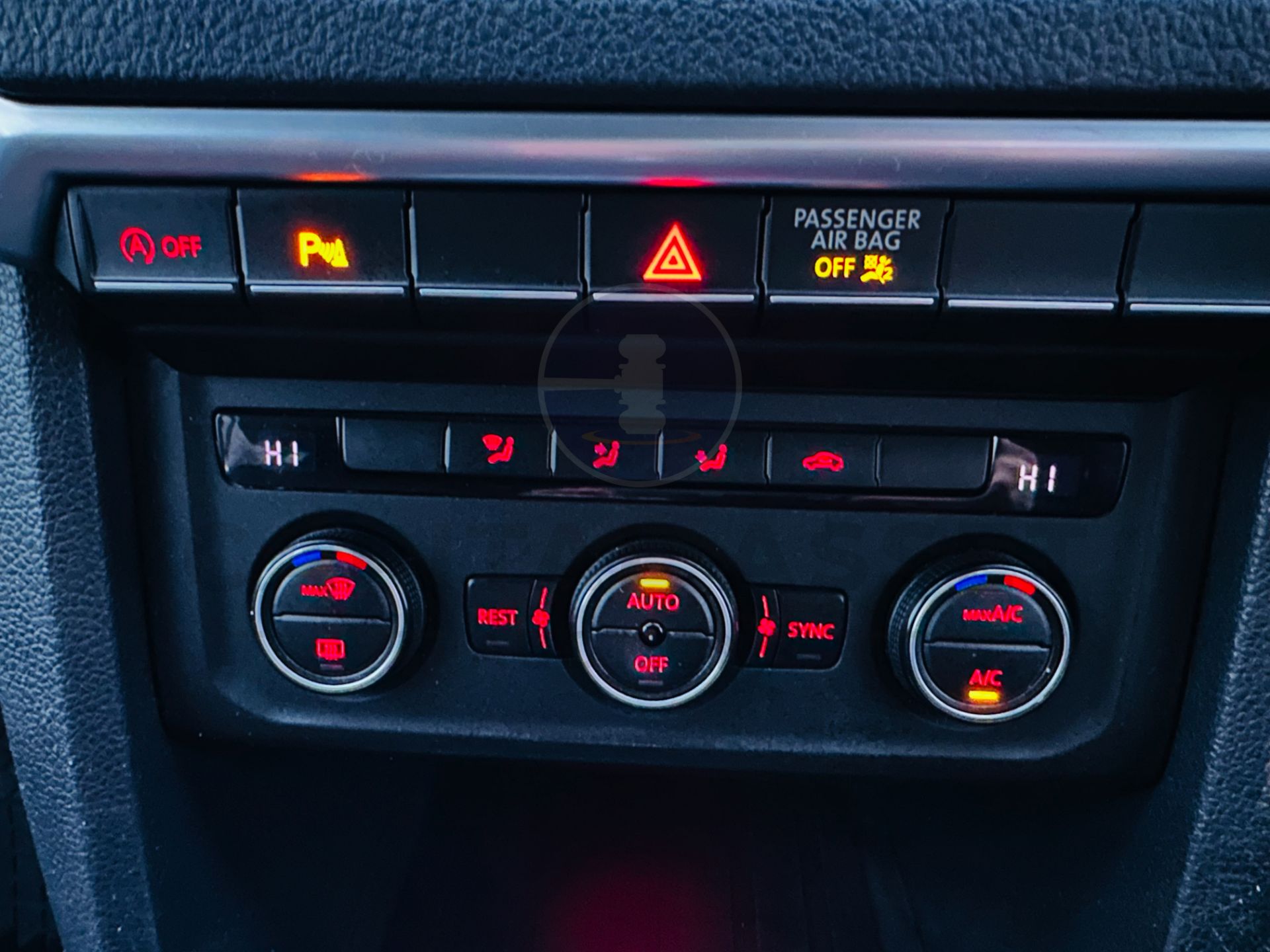 VOLKSWAGEN AMAROK 3.0TDI V6 *HIGHLINE EDIITON* 4 MOTION DSG AUTO - 1 OWNER FROM NEW. - EURO 6 - Image 25 of 31