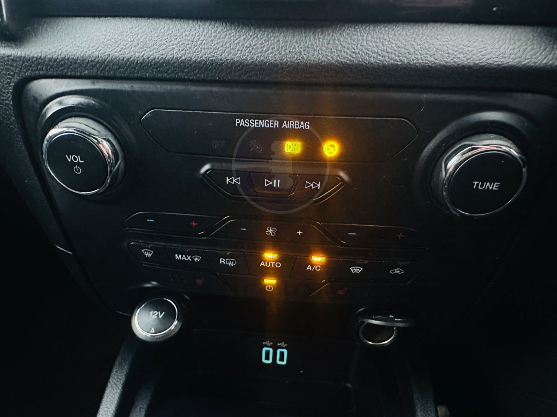 FORD RANGER *WILDTRAK* DOUBLE CAB PICK-UP (2022 - EURO 6) 2.0 TDCI 'ECOBLUE' - 10 SPEED AUTOMATIC - Image 25 of 32