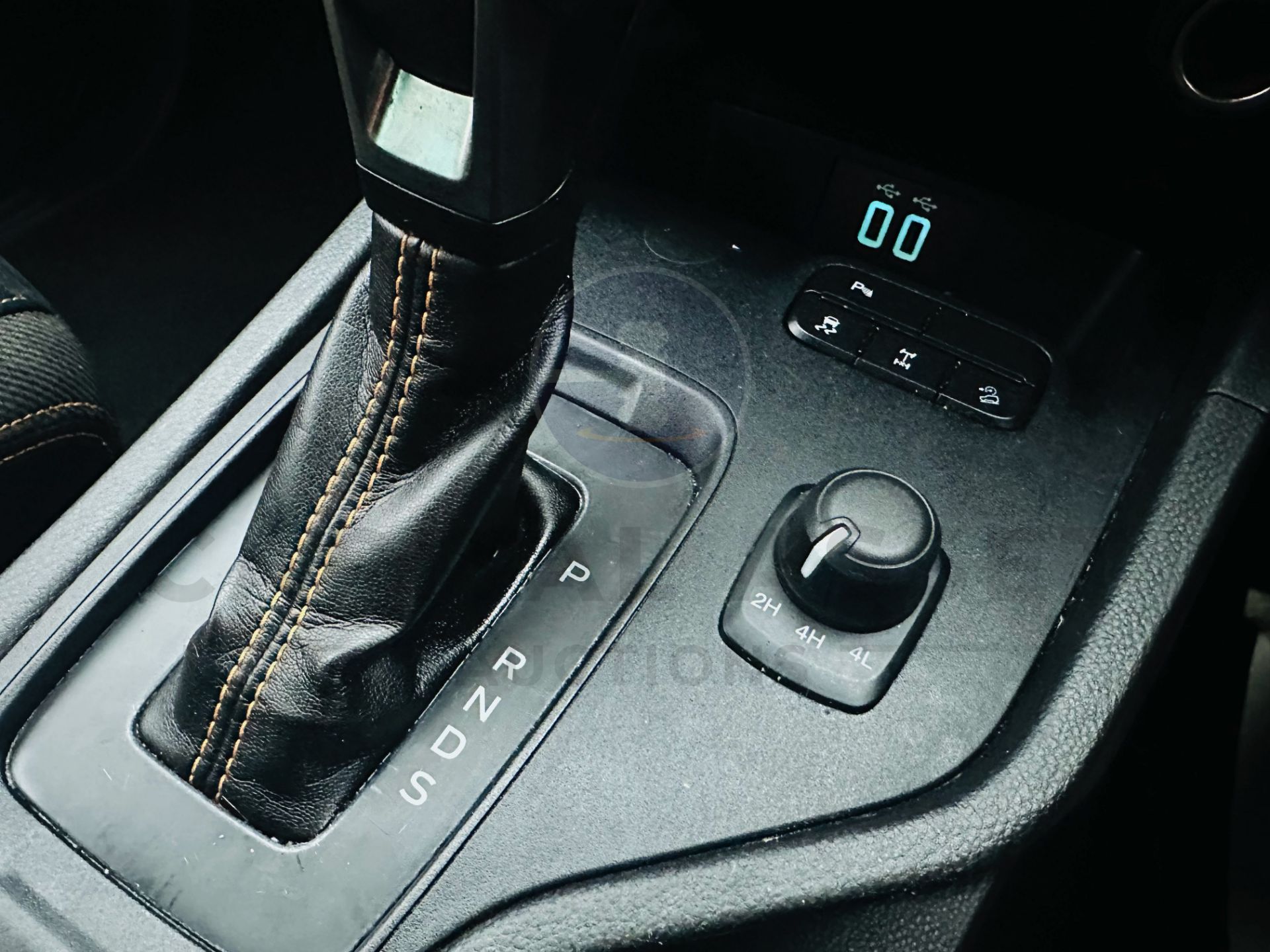 FORD RANGER *WILDTRAK* DOUBLE CAB PICK-UP (2022 - EURO 6) 2.0 TDCI 'ECOBLUE' - 10 SPEED AUTOMATIC - Image 24 of 32