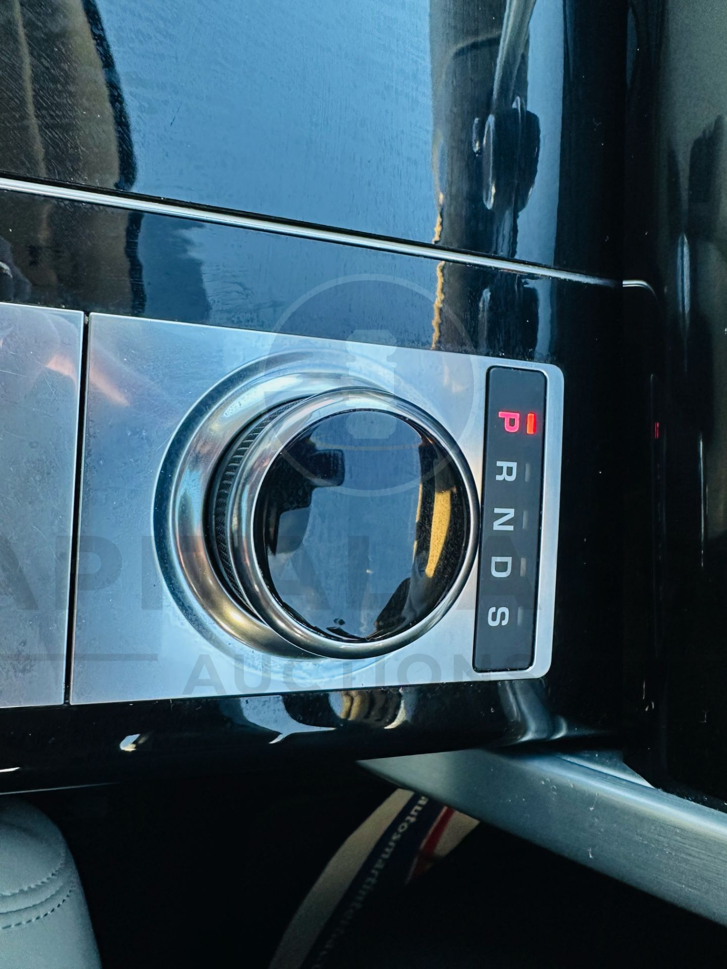 RANGE ROVER VOGUE "3.0 TDV6" AUTO - 17 REG - AIR SUSPENSION - LEATHER -SAT NAV - MEGA SPEC - NO VAT! - Image 28 of 37