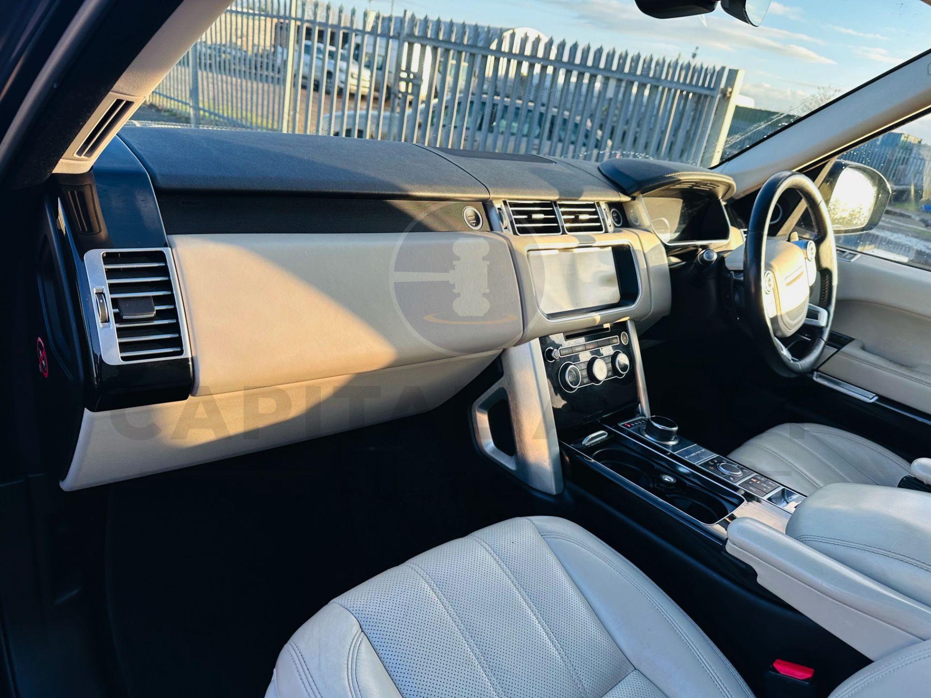 RANGE ROVER VOGUE "3.0 TDV6" AUTO - 17 REG - AIR SUSPENSION - LEATHER -SAT NAV - MEGA SPEC - NO VAT! - Image 18 of 37