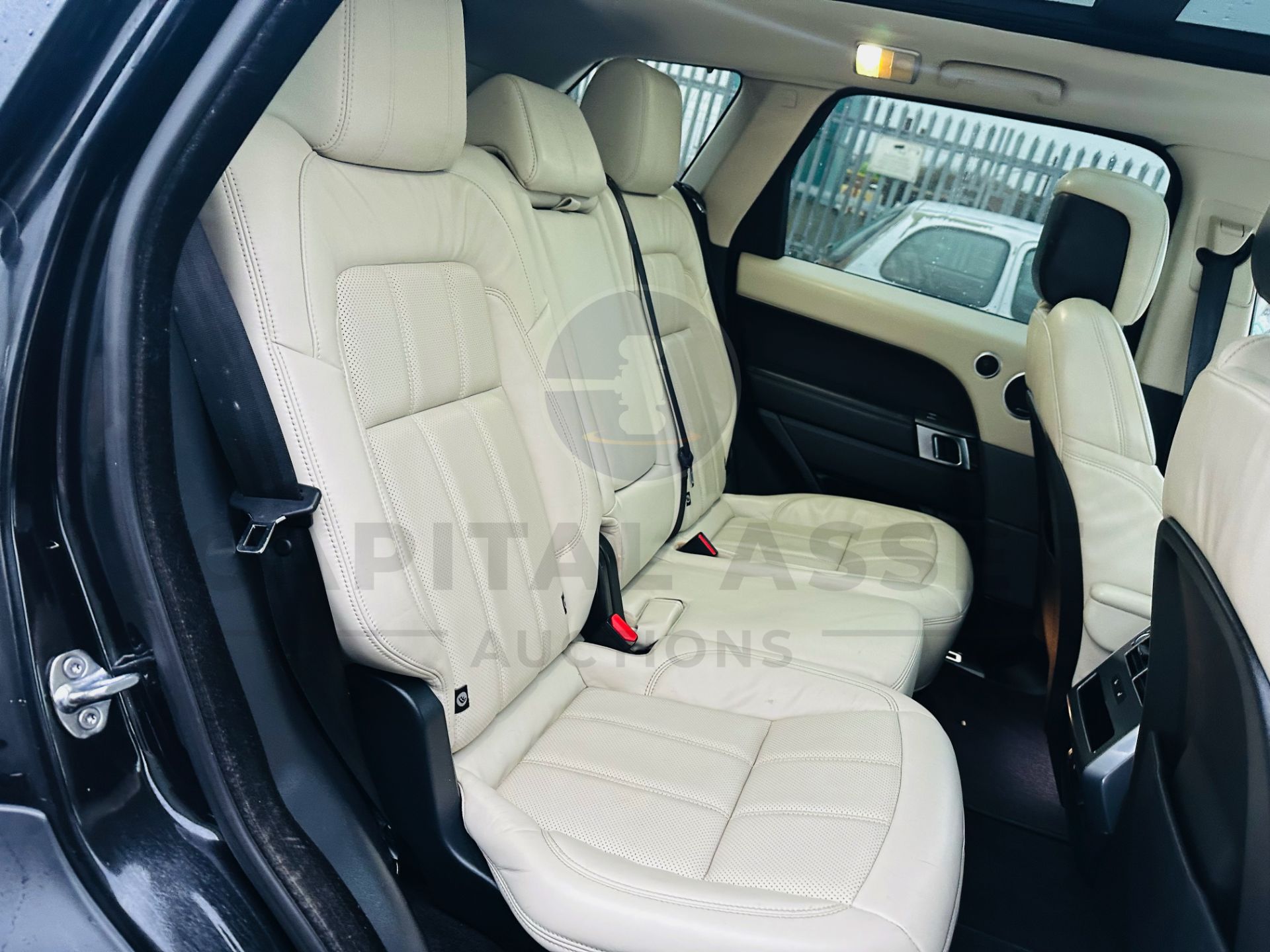 RANGE ROVER SPORT 3.0 "SDV6" AUTO "HSE DYNAMIC" 1 OWNER - 2019 MODEL - SAT NAV - PAN ROOF - NO VAT! - Image 12 of 38