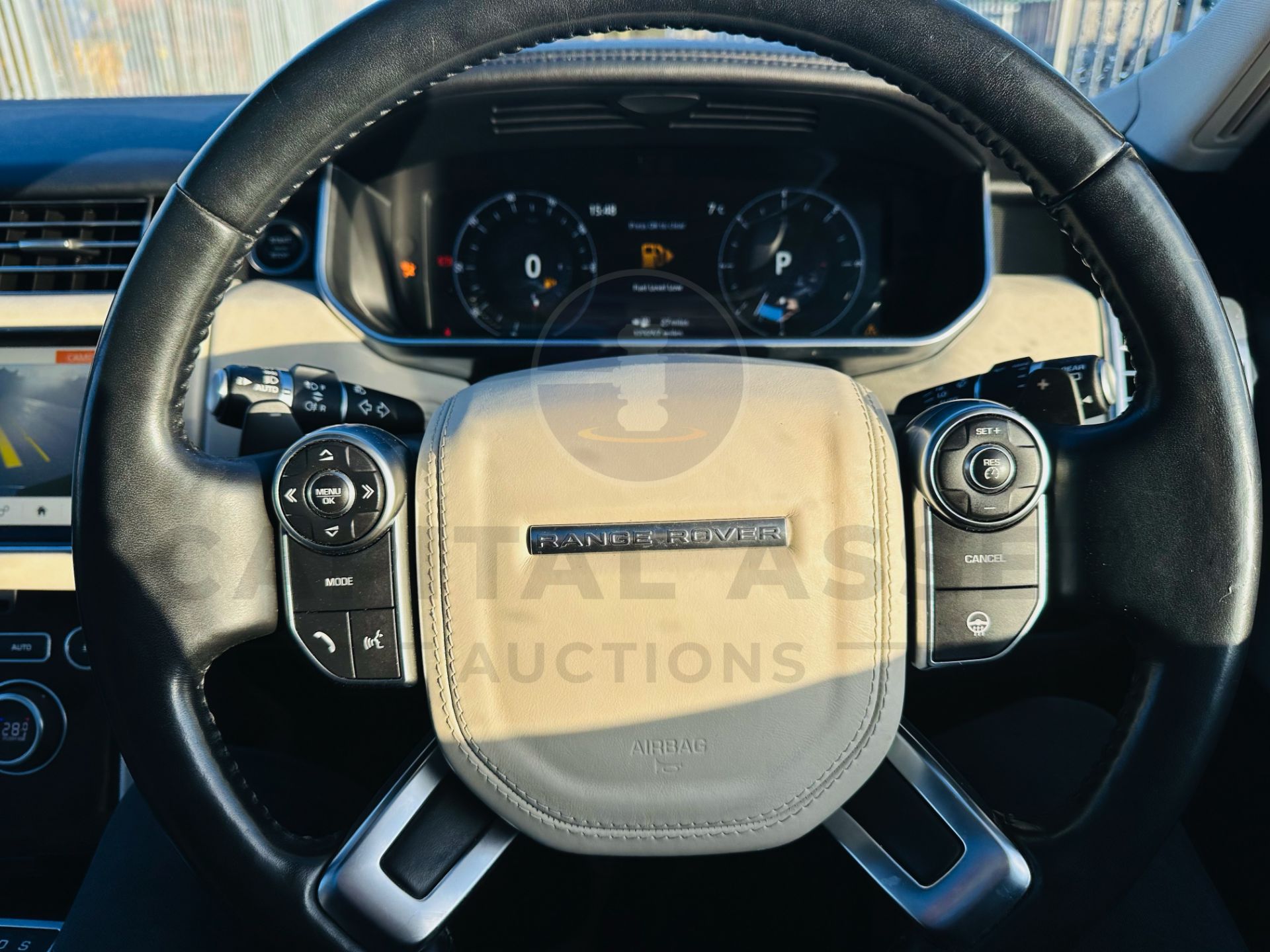 RANGE ROVER VOGUE "3.0 TDV6" AUTO - 17 REG - AIR SUSPENSION - LEATHER -SAT NAV - MEGA SPEC - NO VAT! - Image 33 of 37