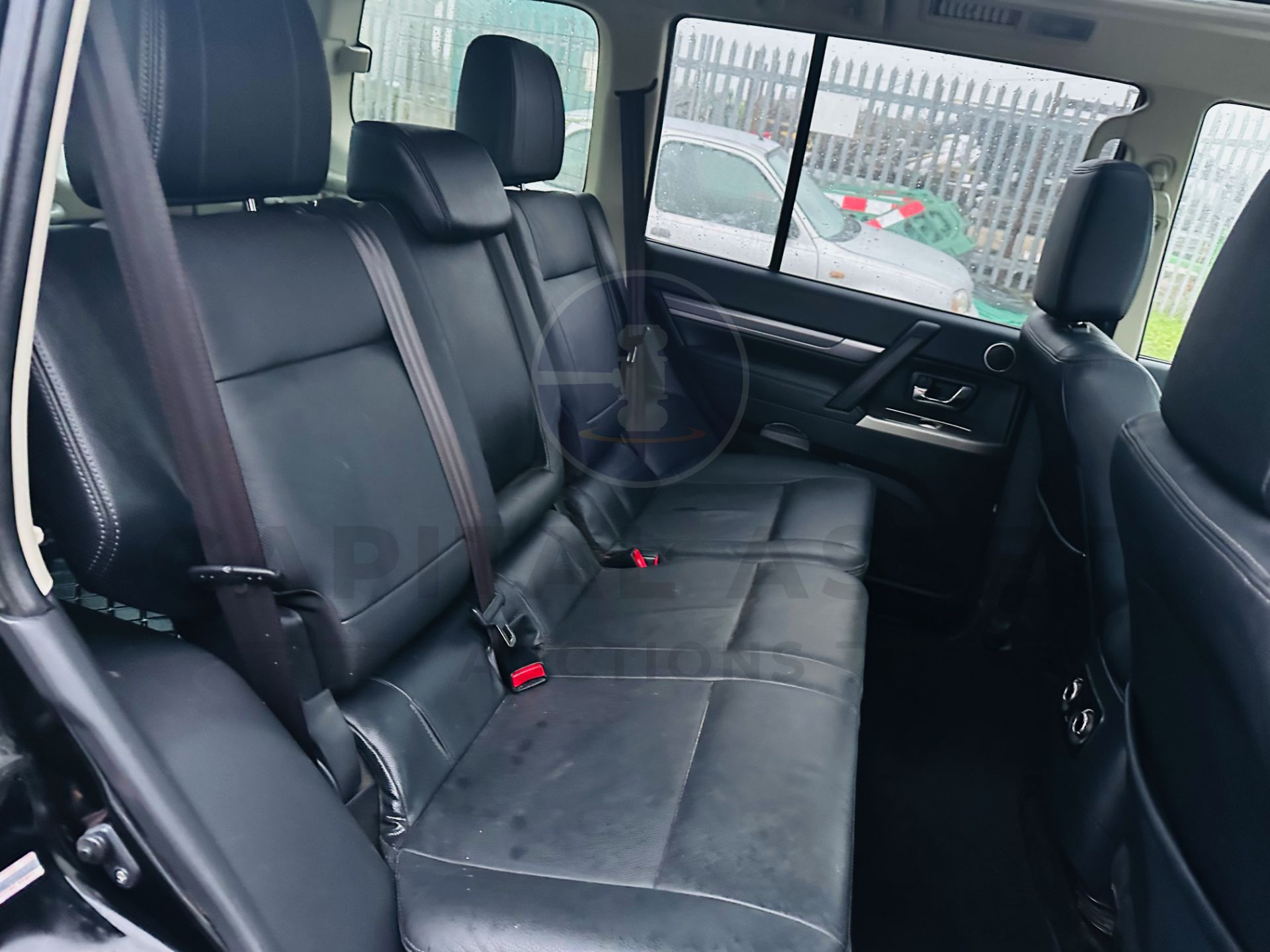 (On Sale) MITSUBISHI SHOGUN 3.2 DI-DC "SG3" AUTOMATIC (2018) SAT NAV - LEATHER - PAN ROOF - NO VAT!! - Image 12 of 32