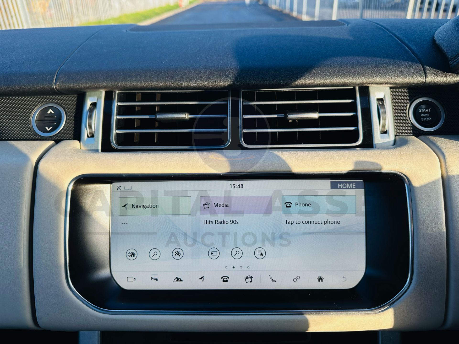 RANGE ROVER VOGUE "3.0 TDV6" AUTO - 17 REG - AIR SUSPENSION - LEATHER -SAT NAV - MEGA SPEC - NO VAT! - Image 30 of 37