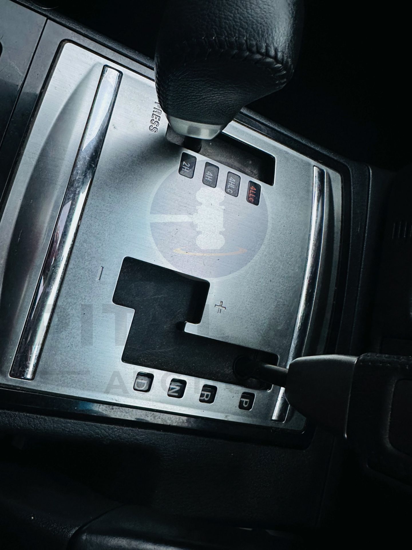 (On Sale) MITSUBISHI SHOGUN 3.2 DI-DC "SG3" AUTOMATIC (2018) SAT NAV - LEATHER - PAN ROOF - NO VAT!! - Image 26 of 32