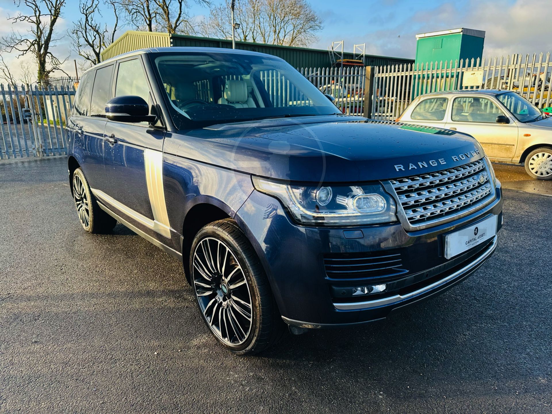 RANGE ROVER VOGUE "3.0 TDV6" AUTO - 17 REG - AIR SUSPENSION - LEATHER -SAT NAV - MEGA SPEC - NO VAT! - Image 2 of 37