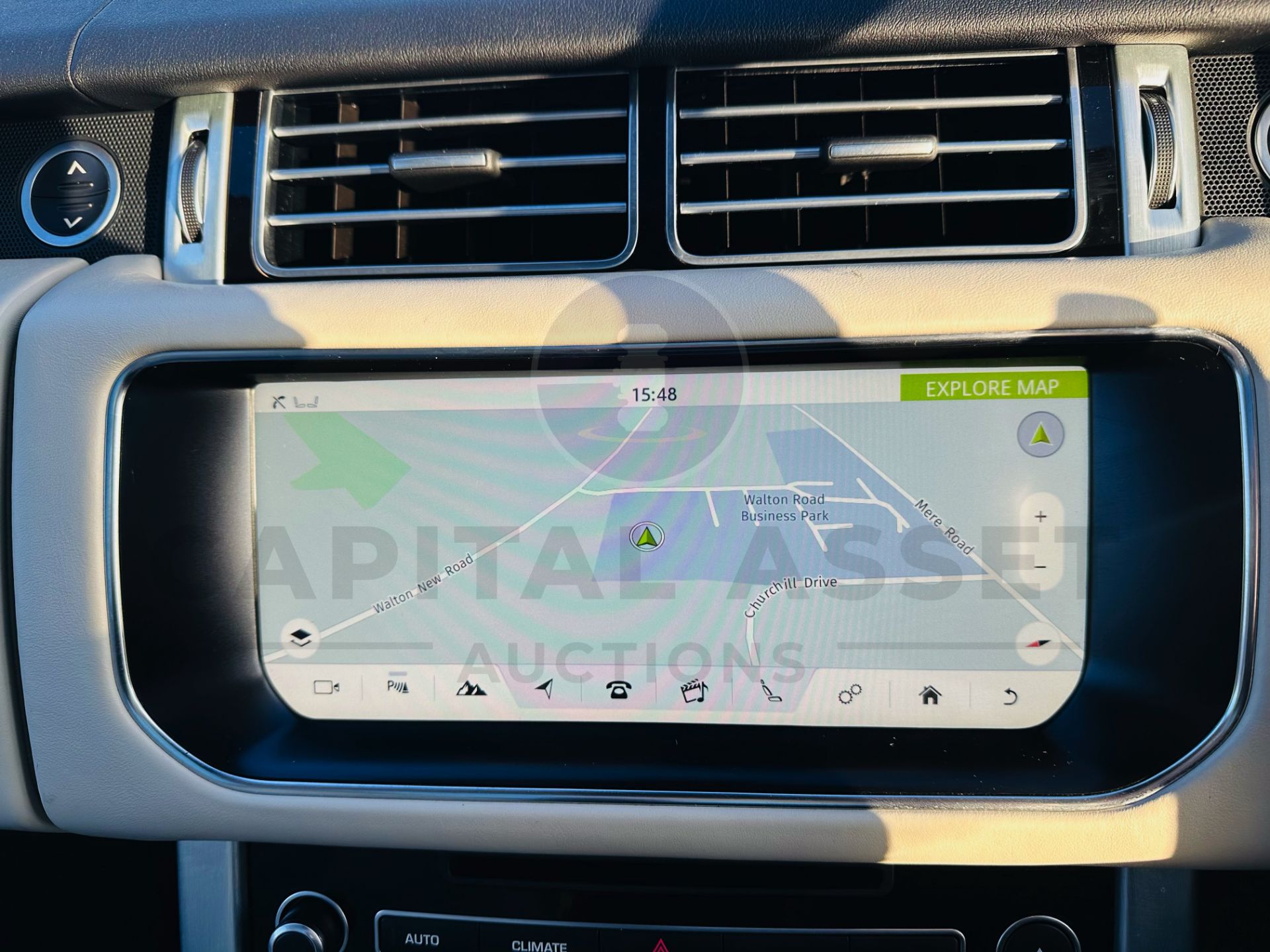 RANGE ROVER VOGUE "3.0 TDV6" AUTO - 17 REG - AIR SUSPENSION - LEATHER -SAT NAV - MEGA SPEC - NO VAT! - Image 31 of 37