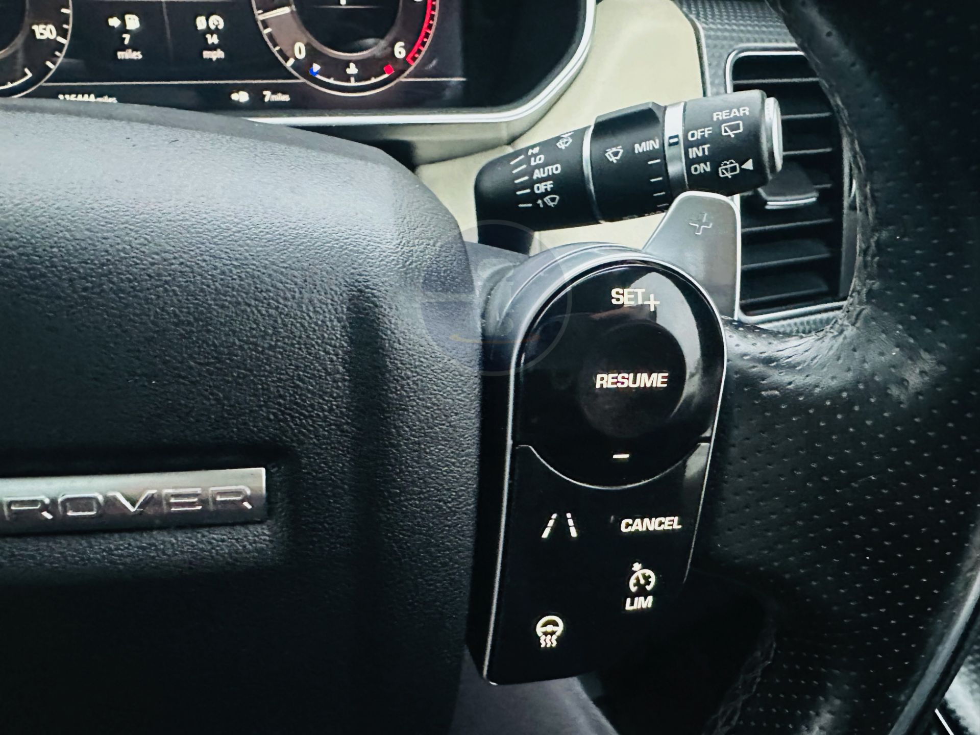 RANGE ROVER SPORT 3.0 "SDV6" AUTO "HSE DYNAMIC" 1 OWNER - 2019 MODEL - SAT NAV - PAN ROOF - NO VAT! - Image 36 of 38