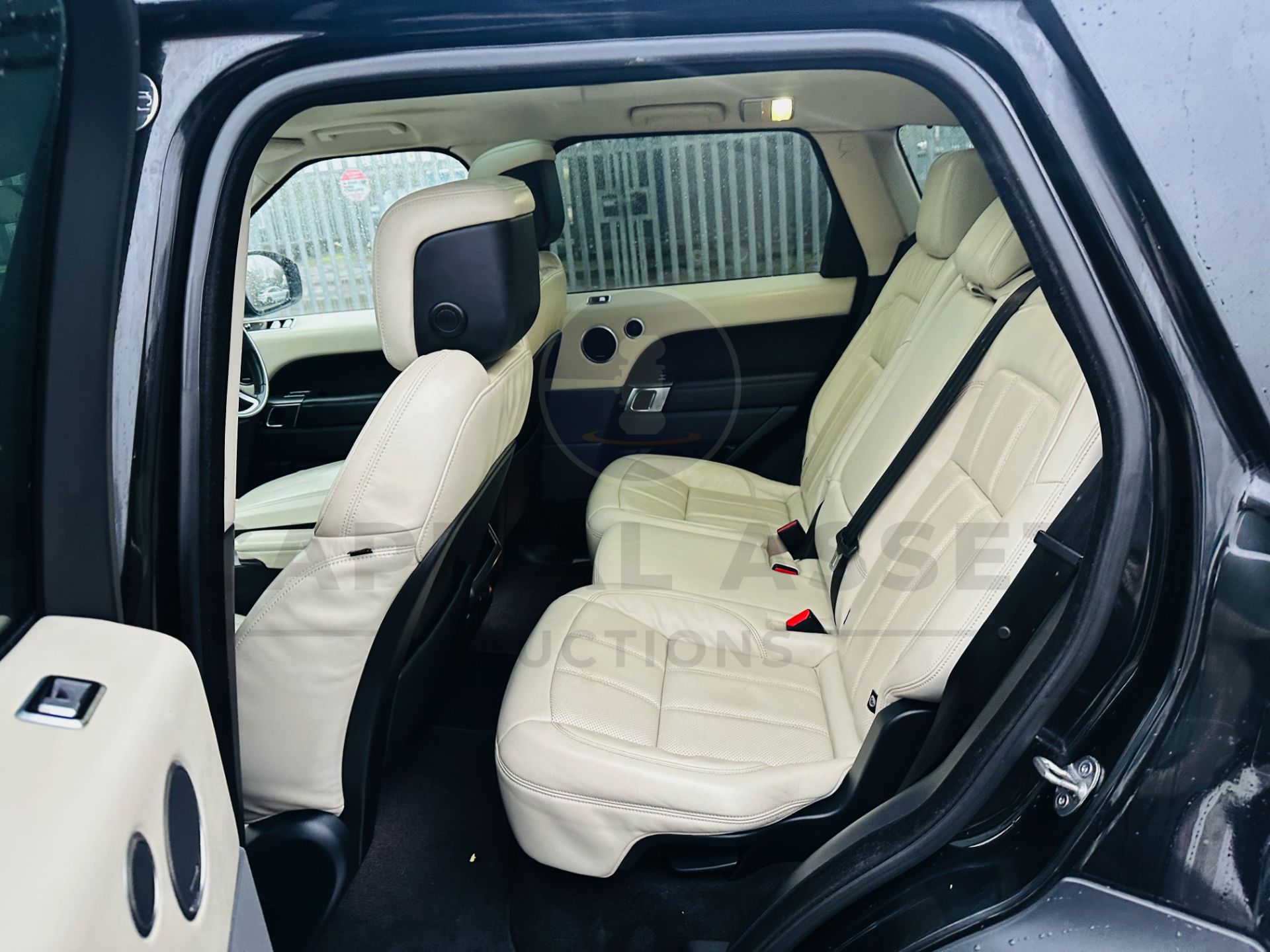 RANGE ROVER SPORT 3.0 "SDV6" AUTO "HSE DYNAMIC" 1 OWNER - 2019 MODEL - SAT NAV - PAN ROOF - NO VAT! - Image 14 of 38