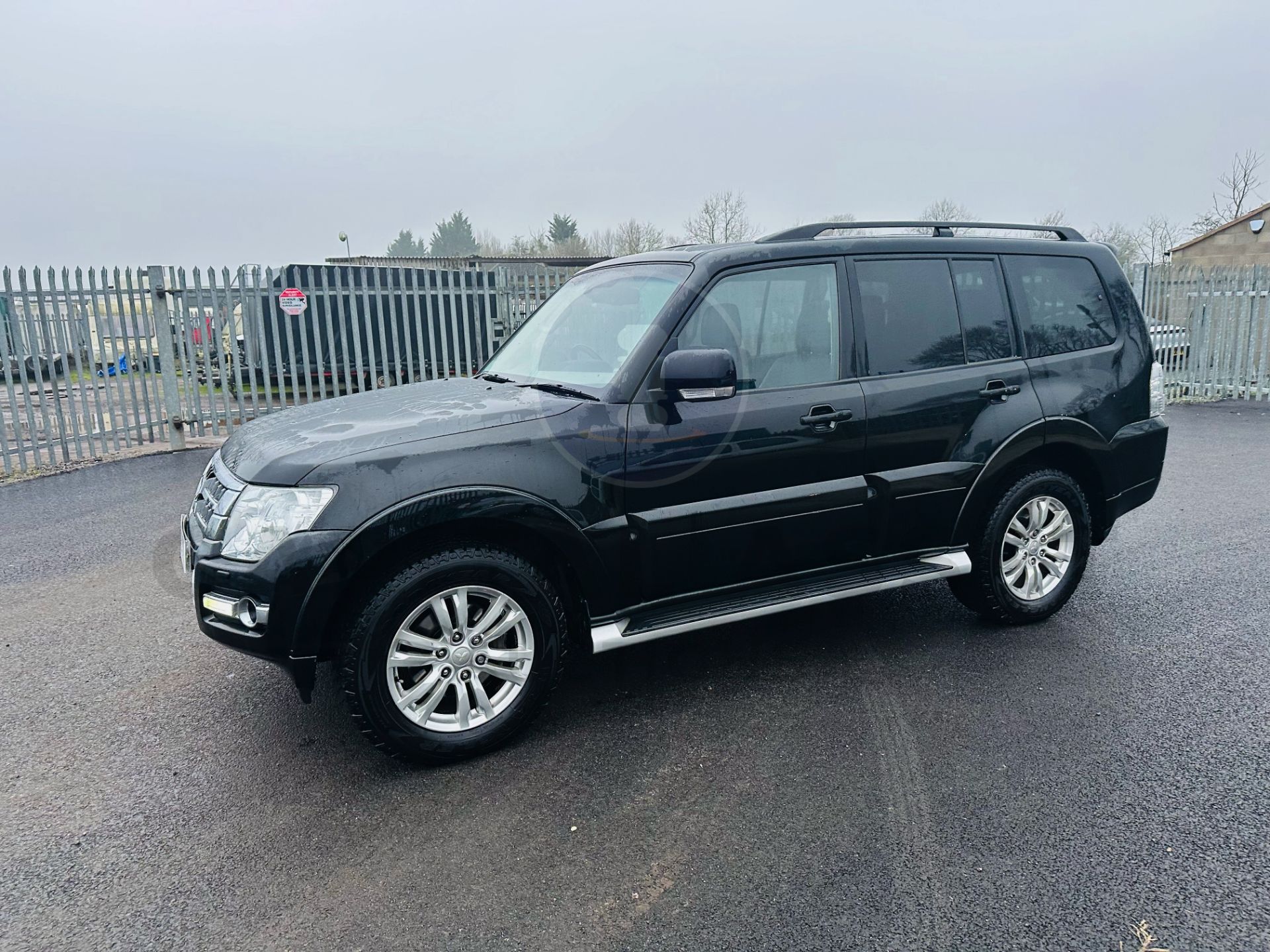 (On Sale) MITSUBISHI SHOGUN 3.2 DI-DC "SG3" AUTOMATIC (2018) SAT NAV - LEATHER - PAN ROOF - NO VAT!! - Image 5 of 32