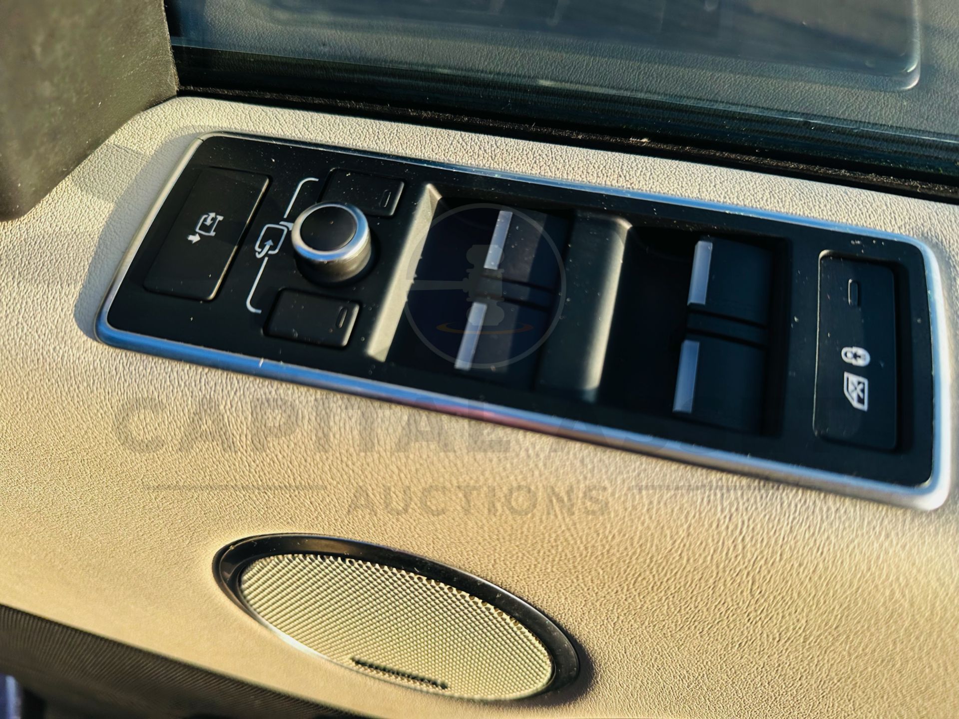 RANGE ROVER VOGUE "3.0 TDV6" AUTO - 17 REG - AIR SUSPENSION - LEATHER -SAT NAV - MEGA SPEC - NO VAT! - Image 23 of 37