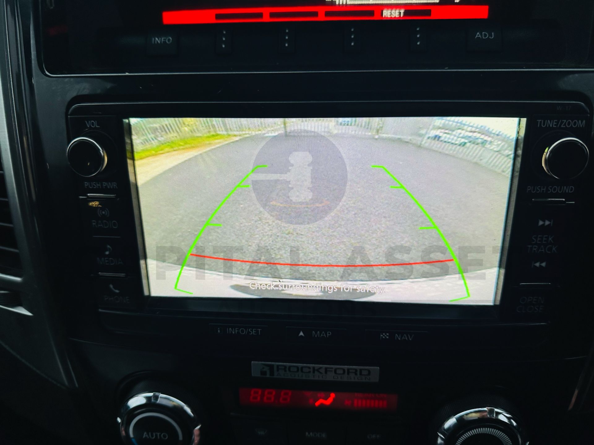 (On Sale) MITSUBISHI SHOGUN 3.2 DI-DC "SG3" AUTOMATIC (2018) SAT NAV - LEATHER - PAN ROOF - NO VAT!! - Image 29 of 32