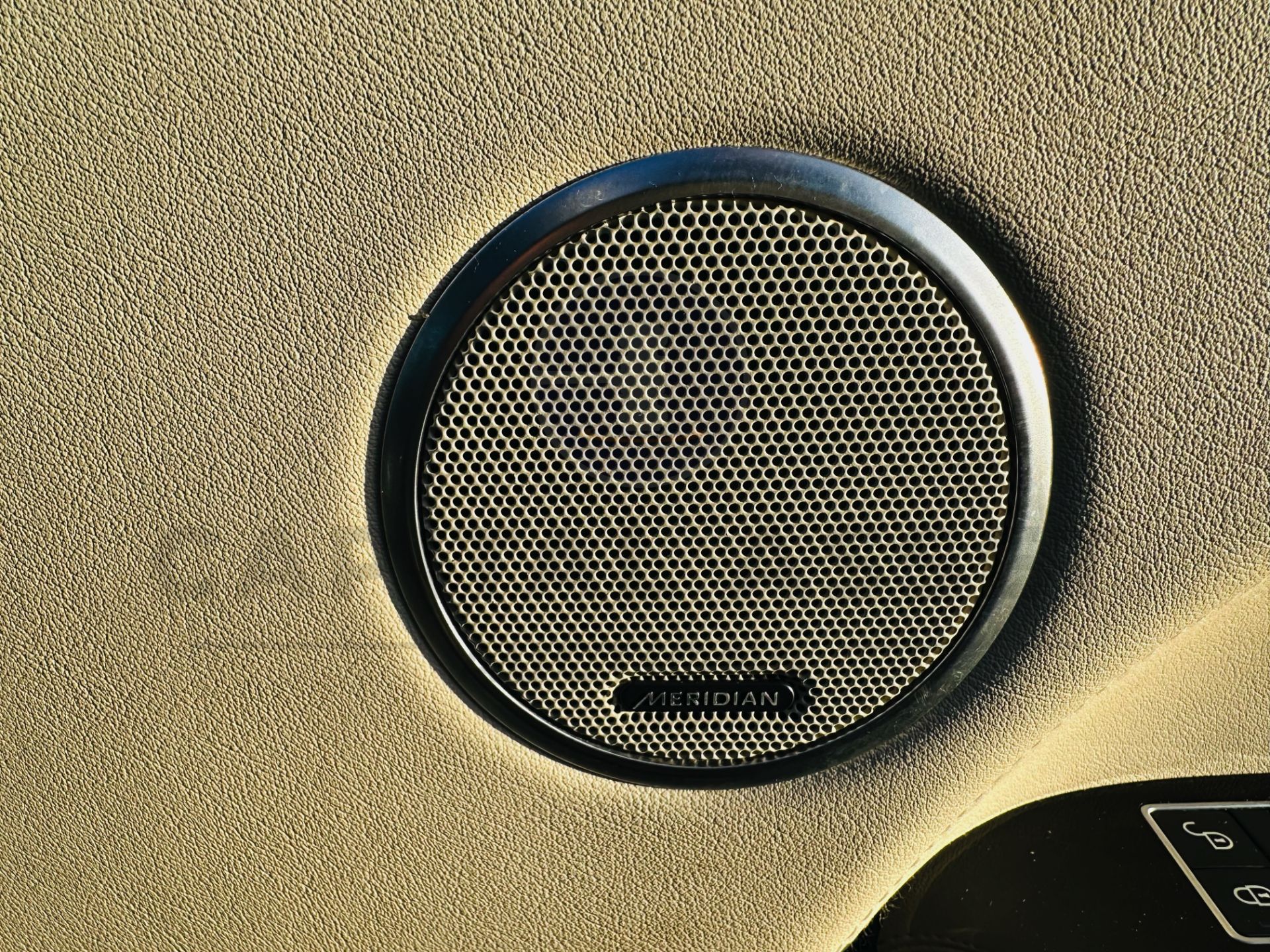 RANGE ROVER VOGUE "3.0 TDV6" AUTO - 17 REG - AIR SUSPENSION - LEATHER -SAT NAV - MEGA SPEC - NO VAT! - Image 24 of 37