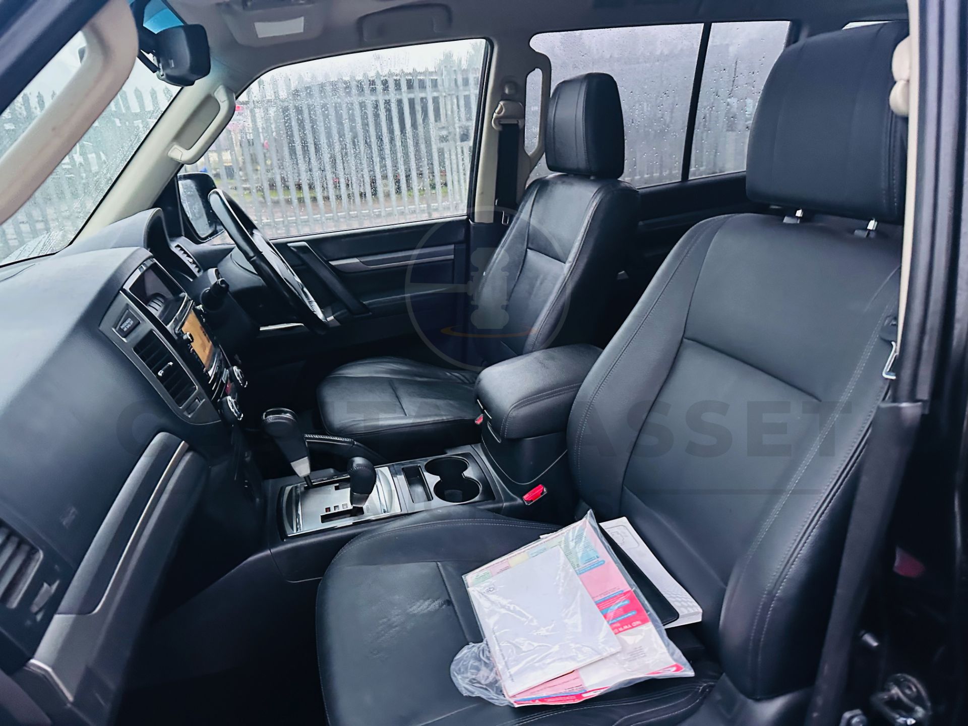 (On Sale) MITSUBISHI SHOGUN 3.2 DI-DC "SG3" AUTOMATIC (2018) SAT NAV - LEATHER - PAN ROOF - NO VAT!! - Image 18 of 32