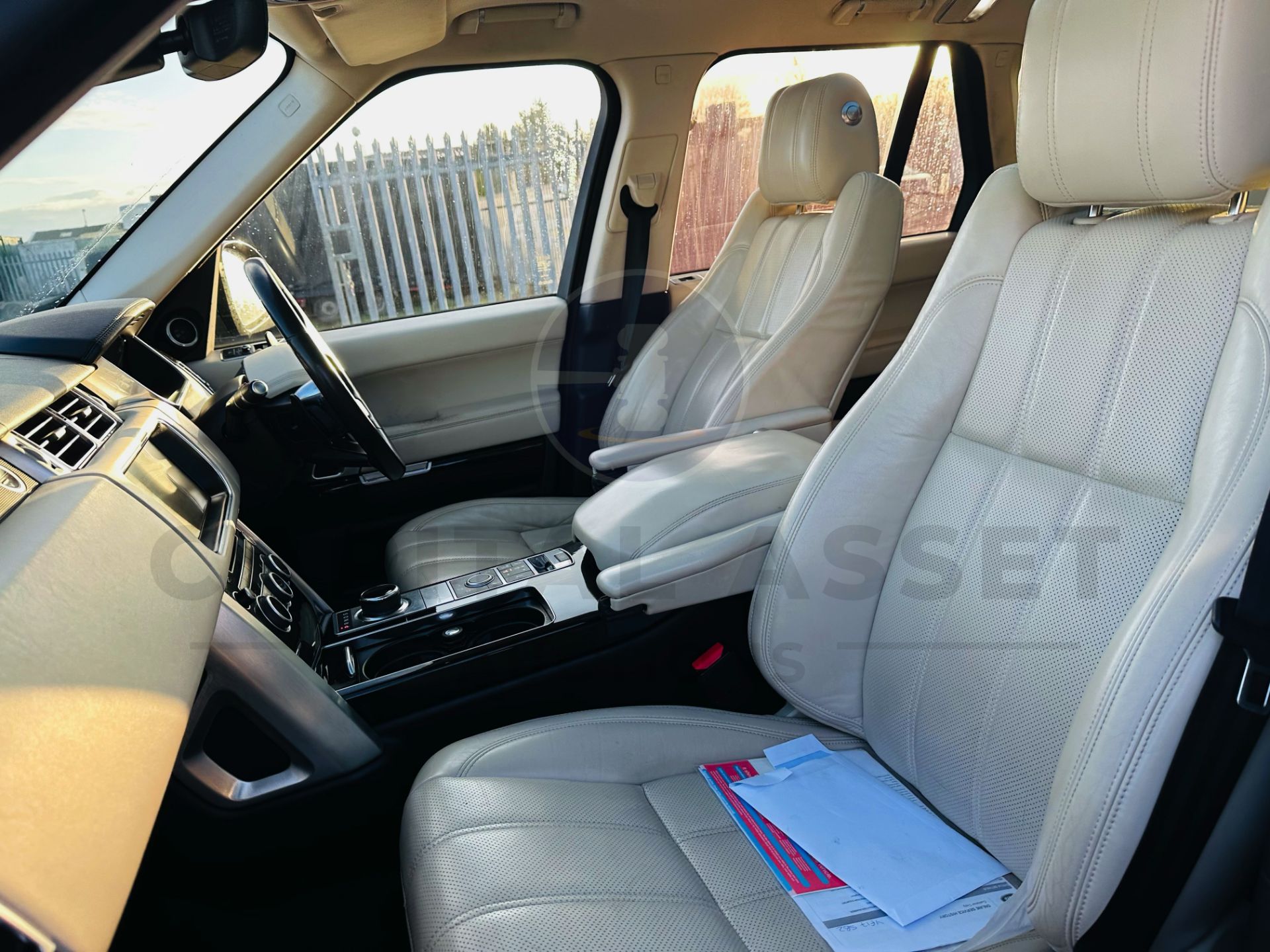 RANGE ROVER VOGUE "3.0 TDV6" AUTO - 17 REG - AIR SUSPENSION - LEATHER -SAT NAV - MEGA SPEC - NO VAT! - Image 17 of 37