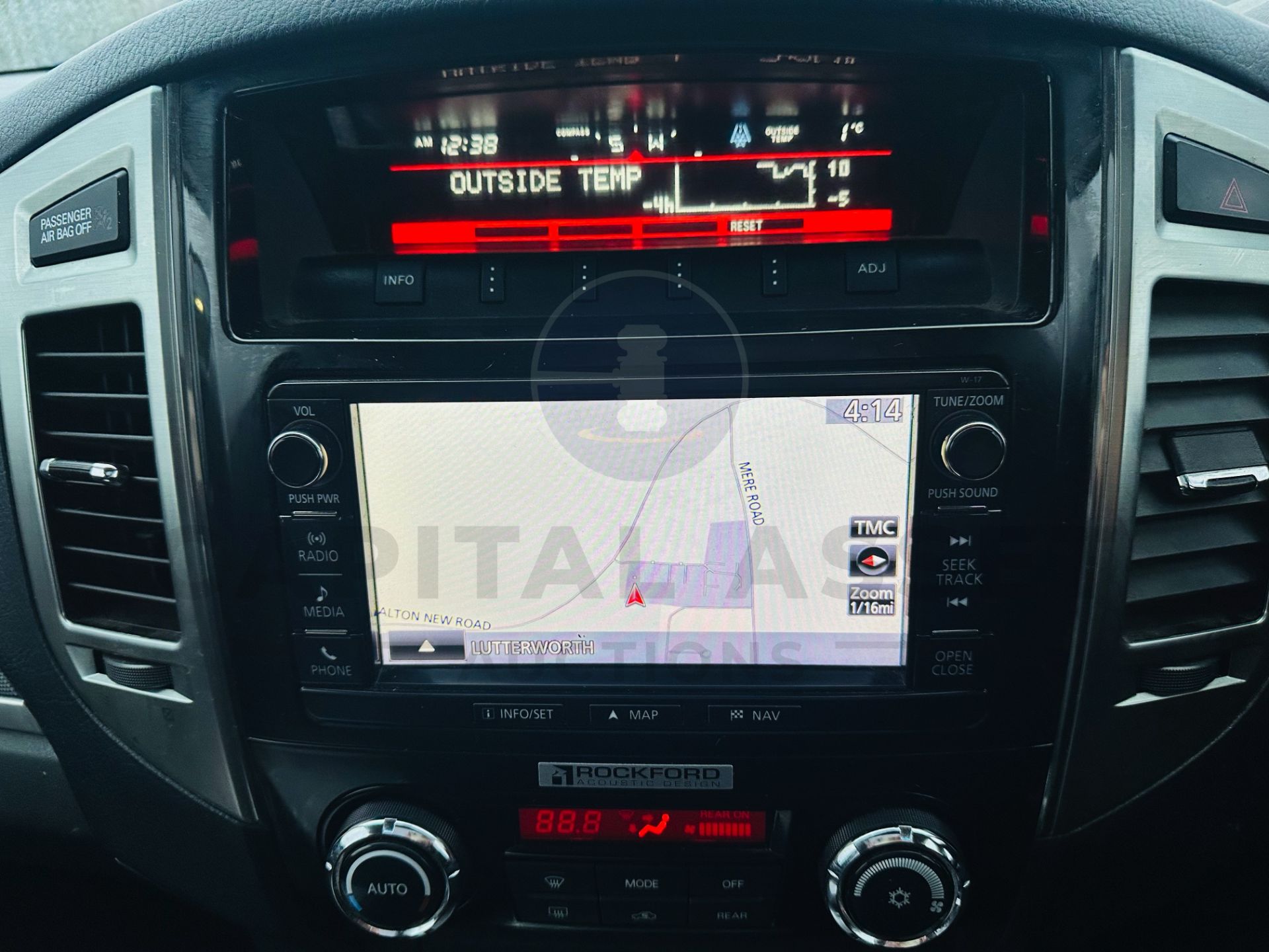 (On Sale) MITSUBISHI SHOGUN 3.2 DI-DC "SG3" AUTOMATIC (2018) SAT NAV - LEATHER - PAN ROOF - NO VAT!! - Image 28 of 32