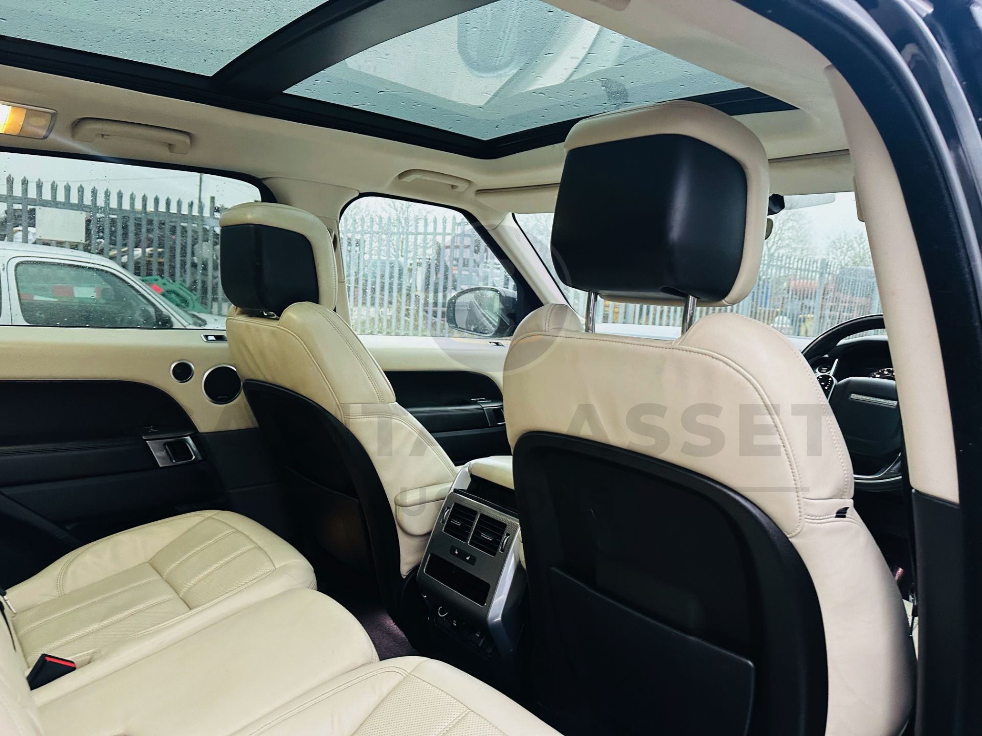 RANGE ROVER SPORT 3.0 "SDV6" AUTO "HSE DYNAMIC" 1 OWNER - 2019 MODEL - SAT NAV - PAN ROOF - NO VAT! - Image 13 of 38