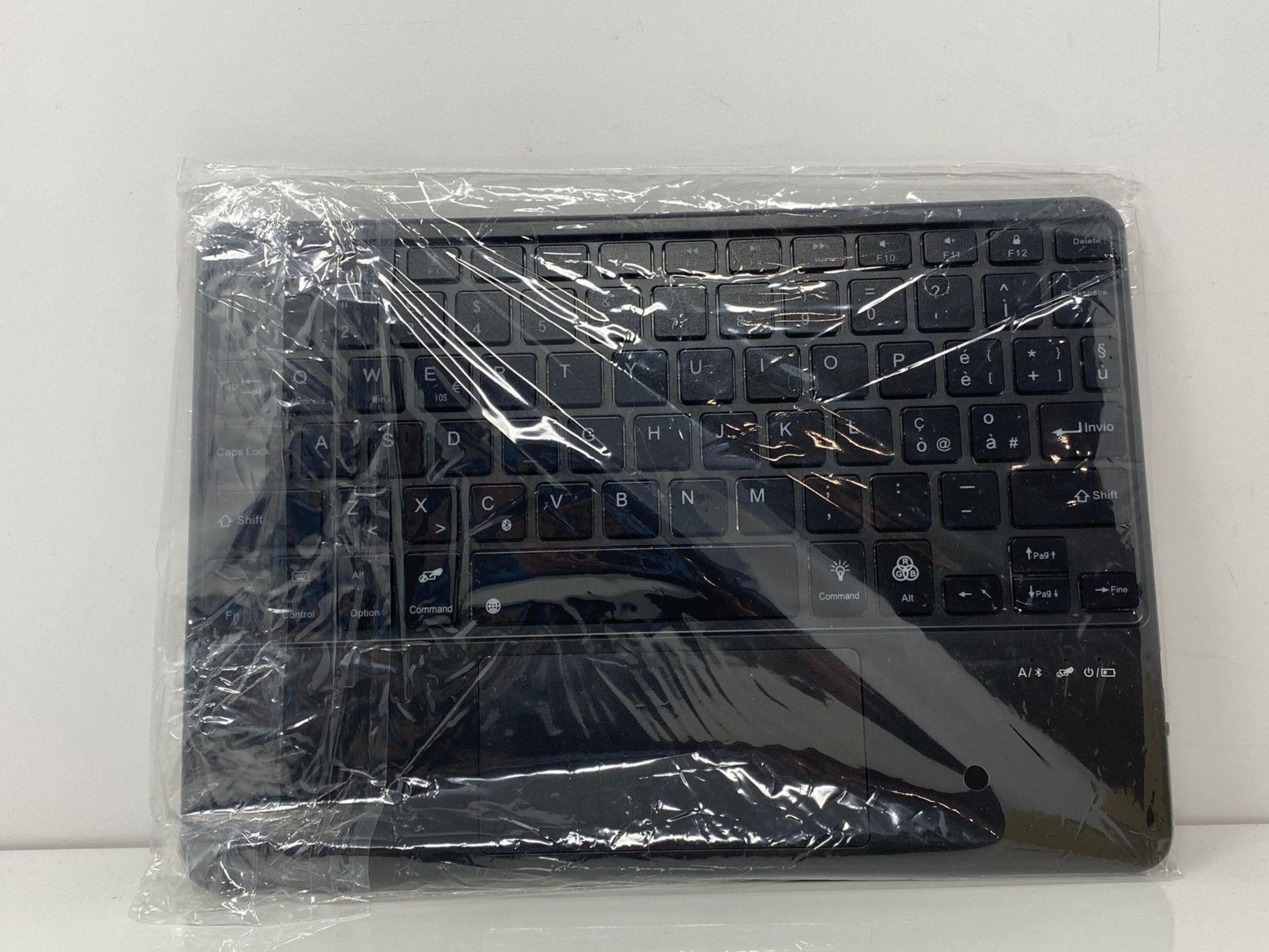 RRP £50.44 - SENGBIRCH Keyboard Case with Trackpad for iPad Air 11" (M3) 2025/Air 11" (M2) 2024, Ai - Image 4 of 5