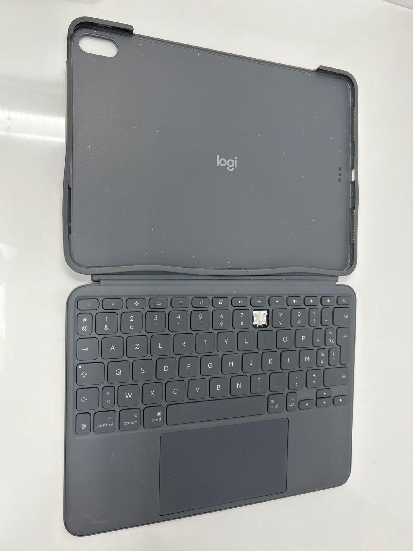 RRP £201.14 - Logitech Combo Touch Keyboard Case for iPad Air 11-inch (M2 and M3), iPad Air (5th ge - Image 4 of 4