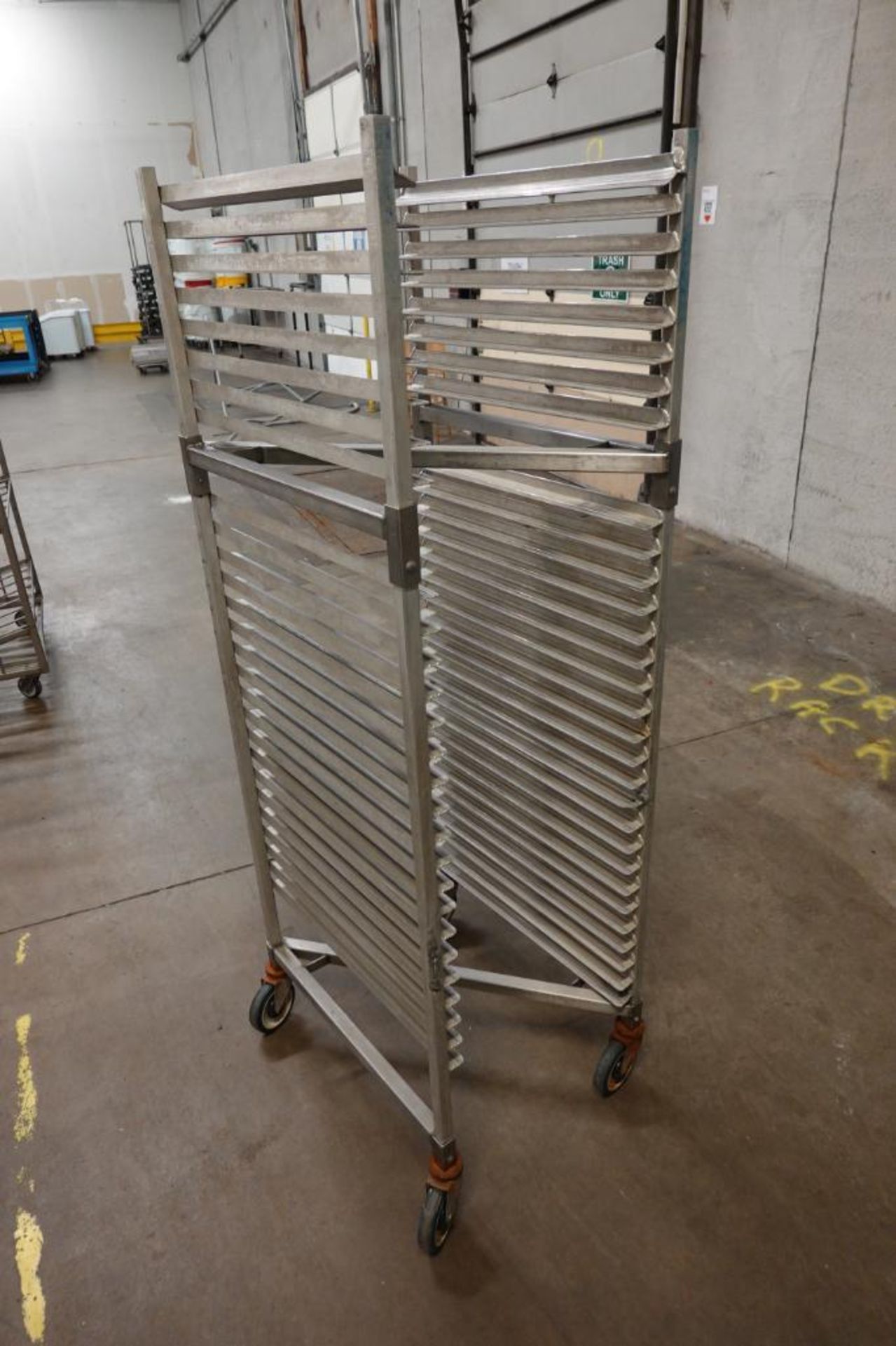 bakery zee mobile nesting racking bkzee Images High... Aluminum nesting Z-Type bakery rack, 26 in. long x 18 in. wide x 70 in ...