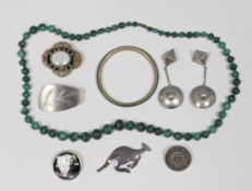 Mixed collection of jewellery including a Victorian pinchbeck and black enamel mourning locket, a