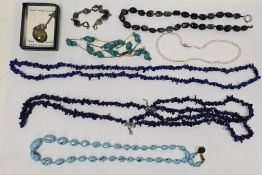 Mixed lot of jewellery including a silver and green agate oval pendant on chain, two lapis lazuli