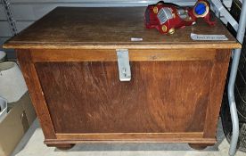 Stained wood blanket box with metal clasp, on bun feet