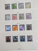 GB Stamps: With postal face value £900+, well presented QEII collection in bespoke Lindner and 2