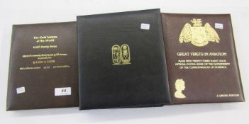 World stamps: Three albums of 23k gold stamps from 1970/1980s, 91 total - “The Gold Nations of the