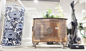 Blue and white ceramic stickstand, 45cm high, a white ceramic corinthian column jardiniere stand,