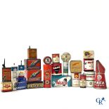 Automobilia. Large batch of oil cans and other related to bicycles, spark plugs, oils and others. 19