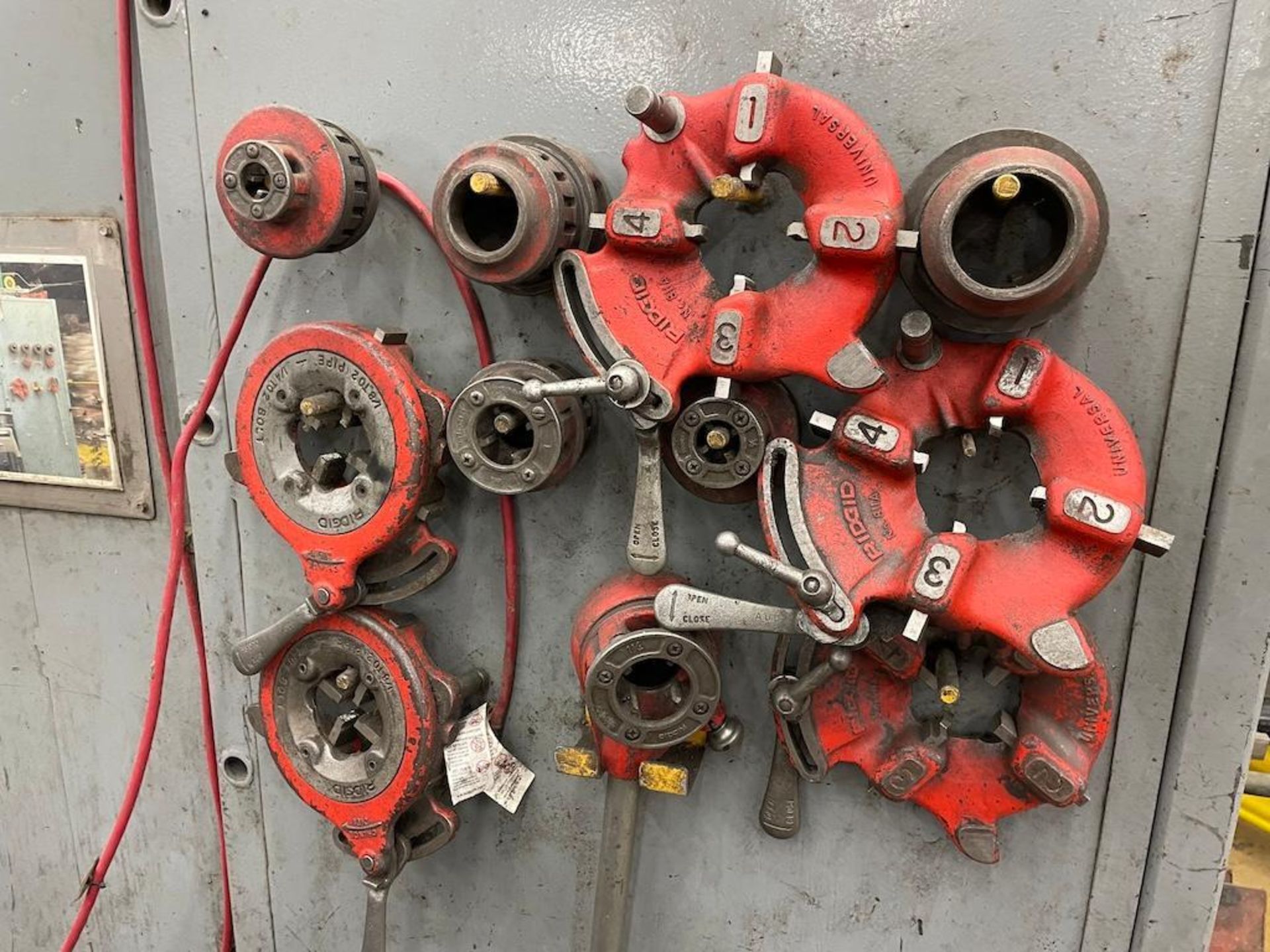 RIDGID PIPE THREADER MODEL 535 W RIDGID NO 450 TRIPOD AND ASSORTED ...