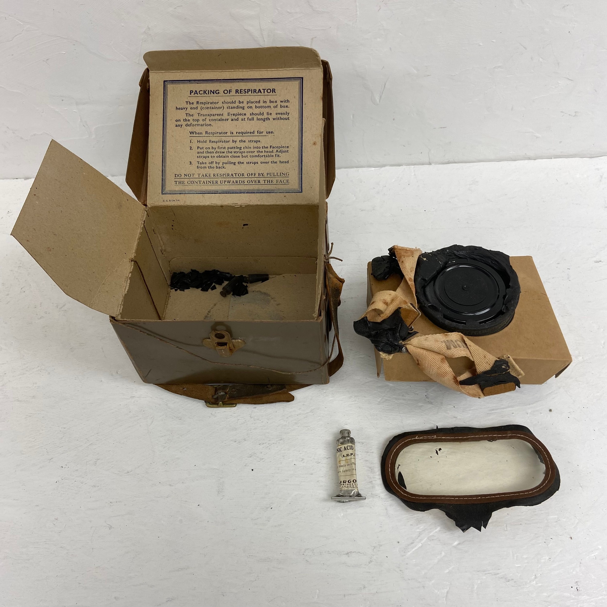 A mixed collection of military interest to include an early to mid 20th century U.S. Army Signal - Image 22 of 24