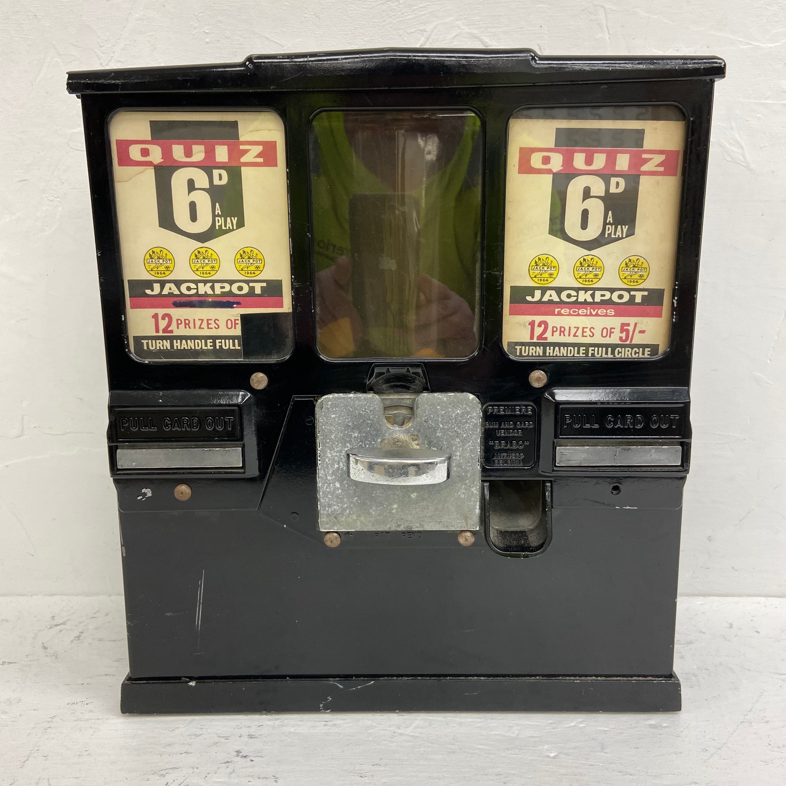 A vintage American Dean Rite Master ball point pen vending machine together with a Quiz gum-ball - Image 4 of 6