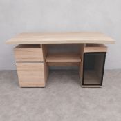 A modern office desk fitted with cupboards and drawers. 79 x 138 x 67cm