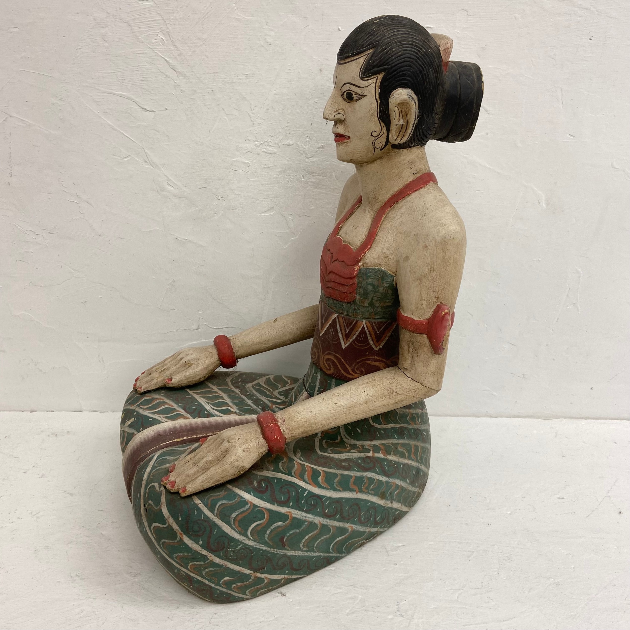 A pair of 20th century hand carved and painted Javanese matrimonial Loro Blonyo or inseparable - Image 7 of 7