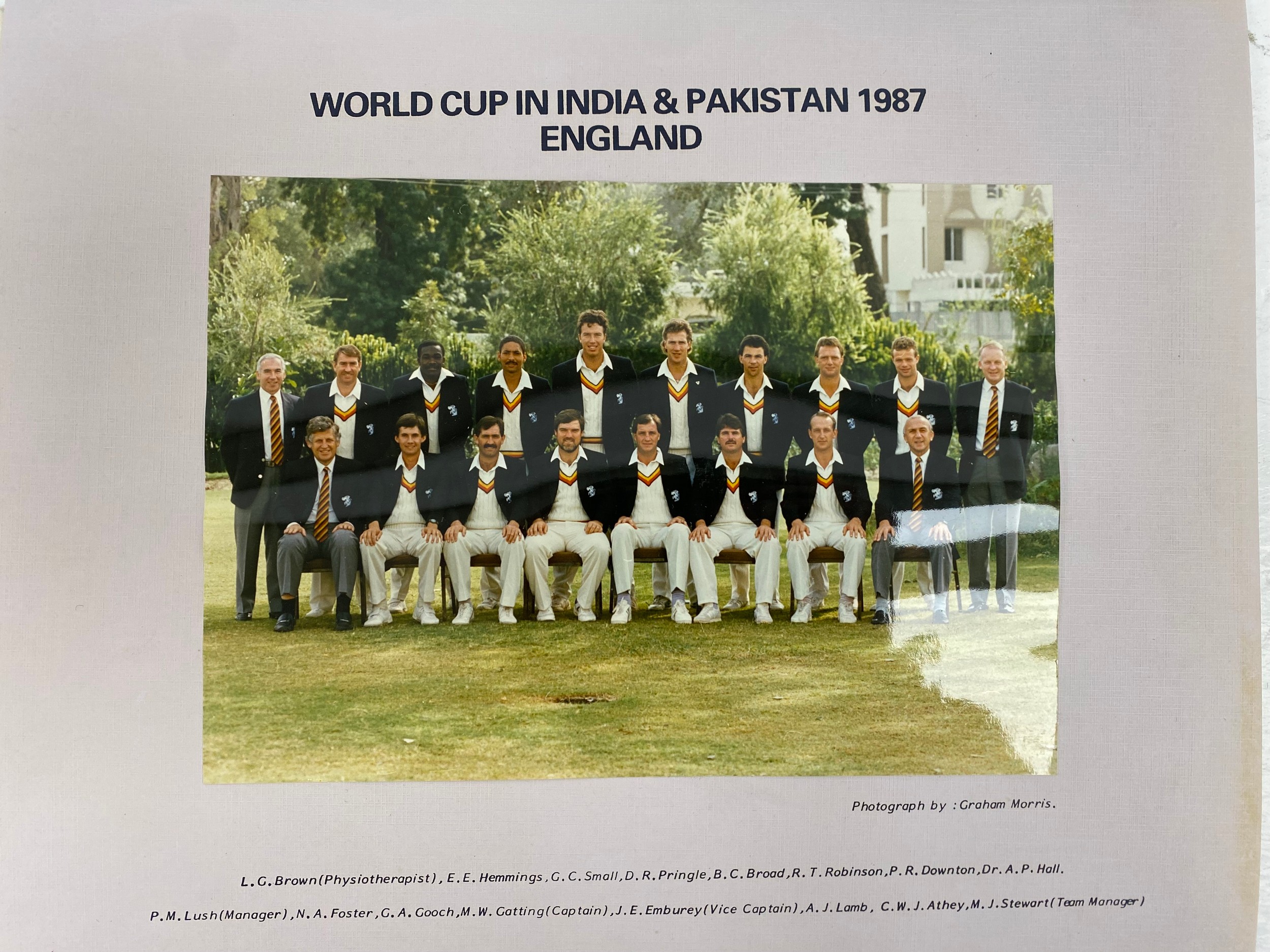 A vintage hand signed 1987 India & Pakistan World Cup photographic portrait of the England cricket - Image 4 of 10