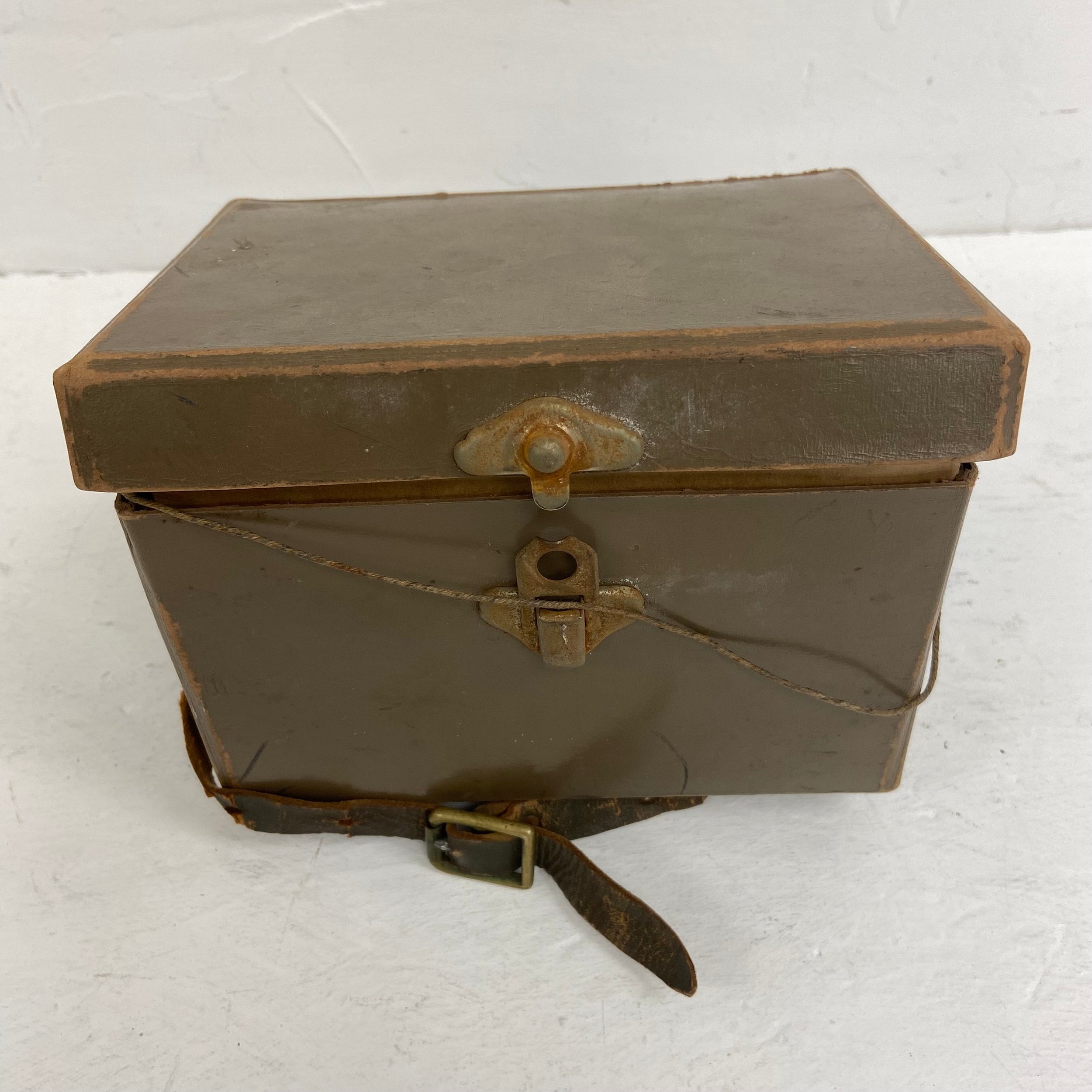 A mixed collection of military interest to include an early to mid 20th century U.S. Army Signal - Image 17 of 24