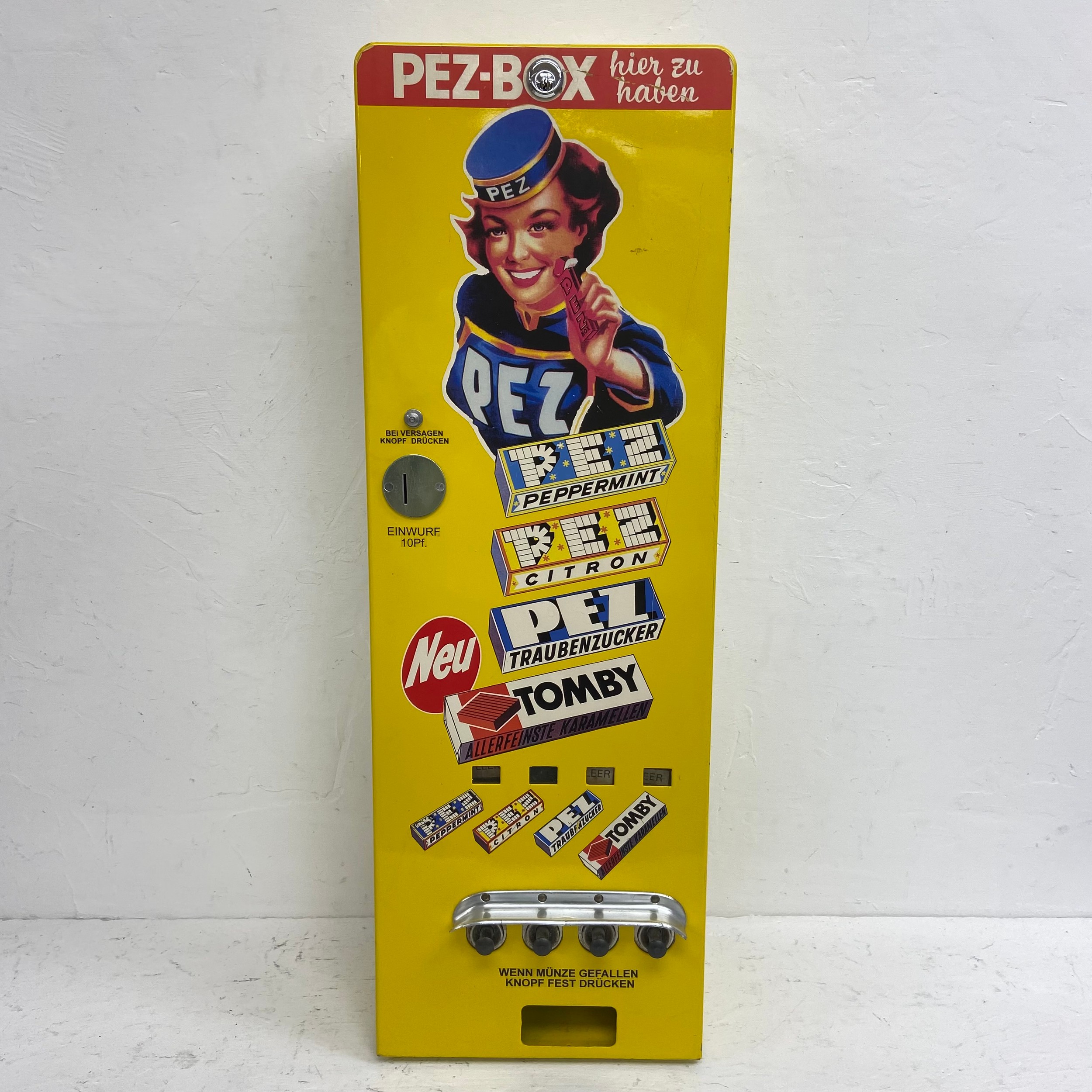 A mid-century metal cased Aspro vending machine together with a later German Pez dispenser. H.77 W. - Image 2 of 8