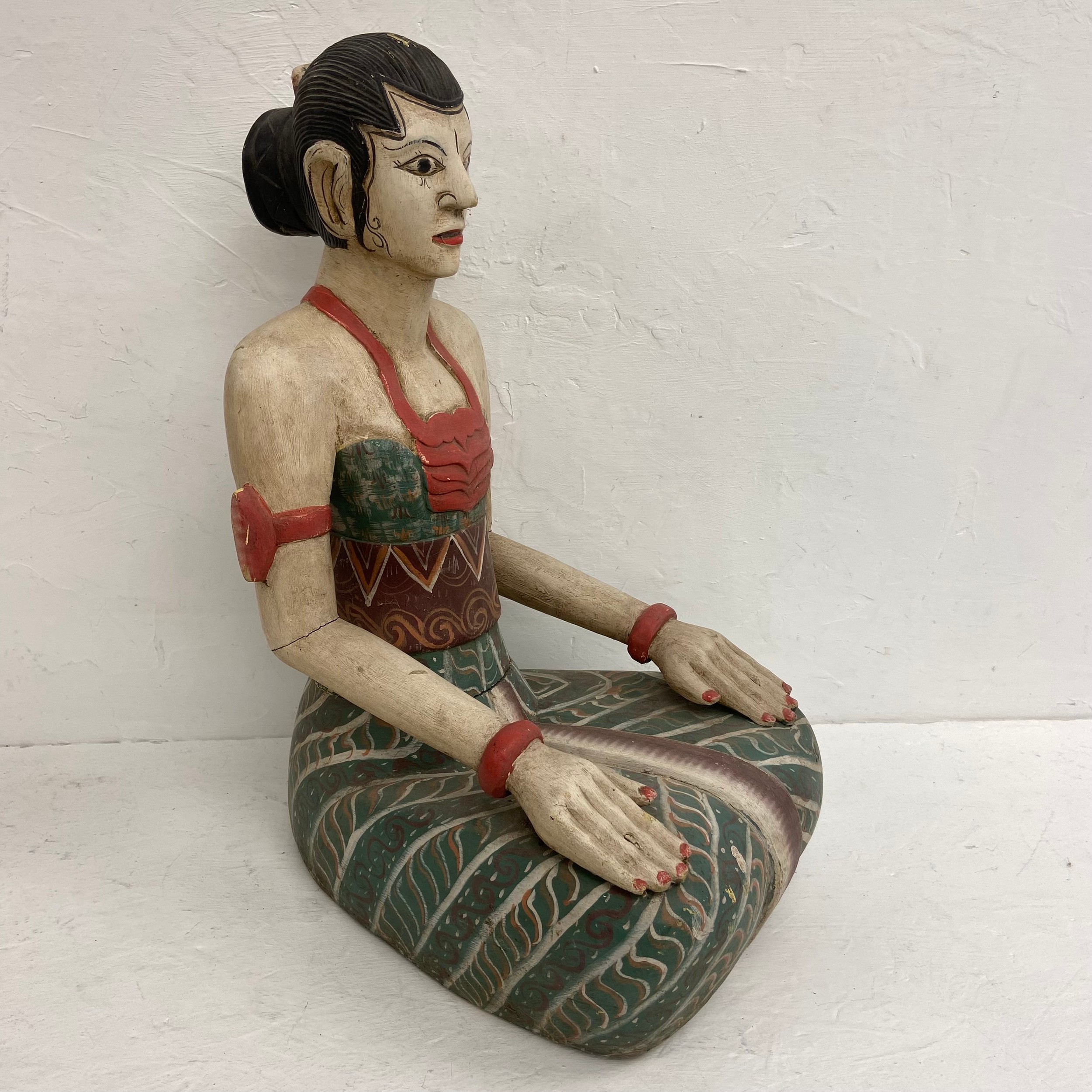 A pair of 20th century hand carved and painted Javanese matrimonial Loro Blonyo or inseparable - Image 6 of 7