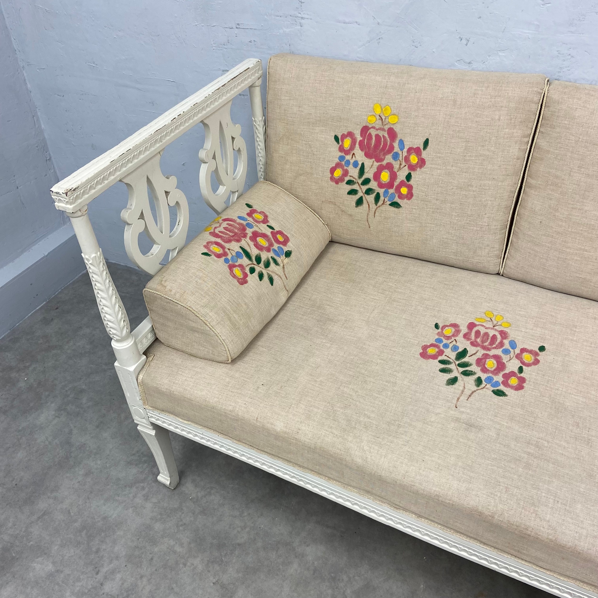 A 19th century Gustavian window seat or day bed with needlework upholstered seat raised on a painted - Image 5 of 6