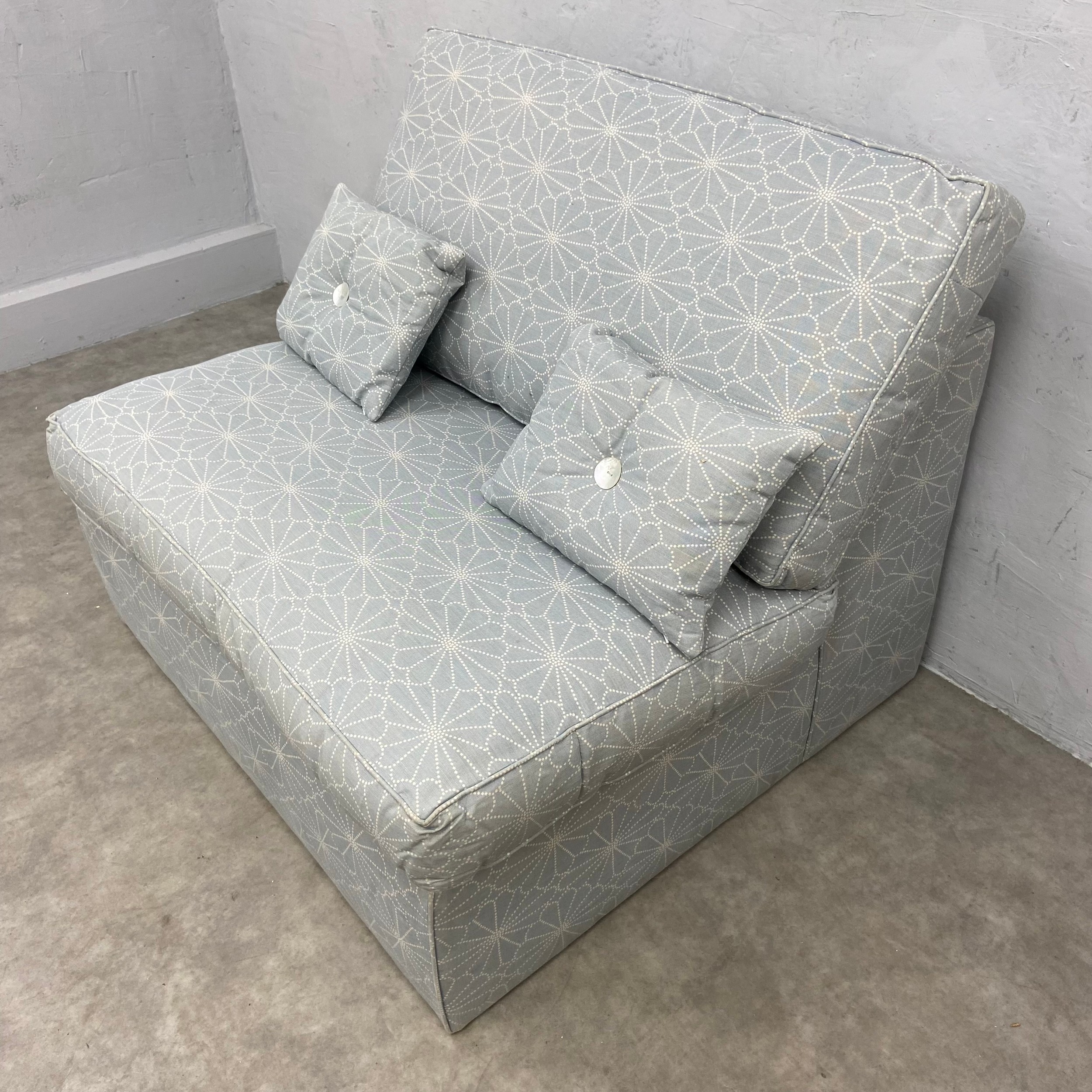 A contemporary single sofa bed with pale blue patterned upholstery. H.85 W.103 D.92cm. Mattress. L. - Image 2 of 5