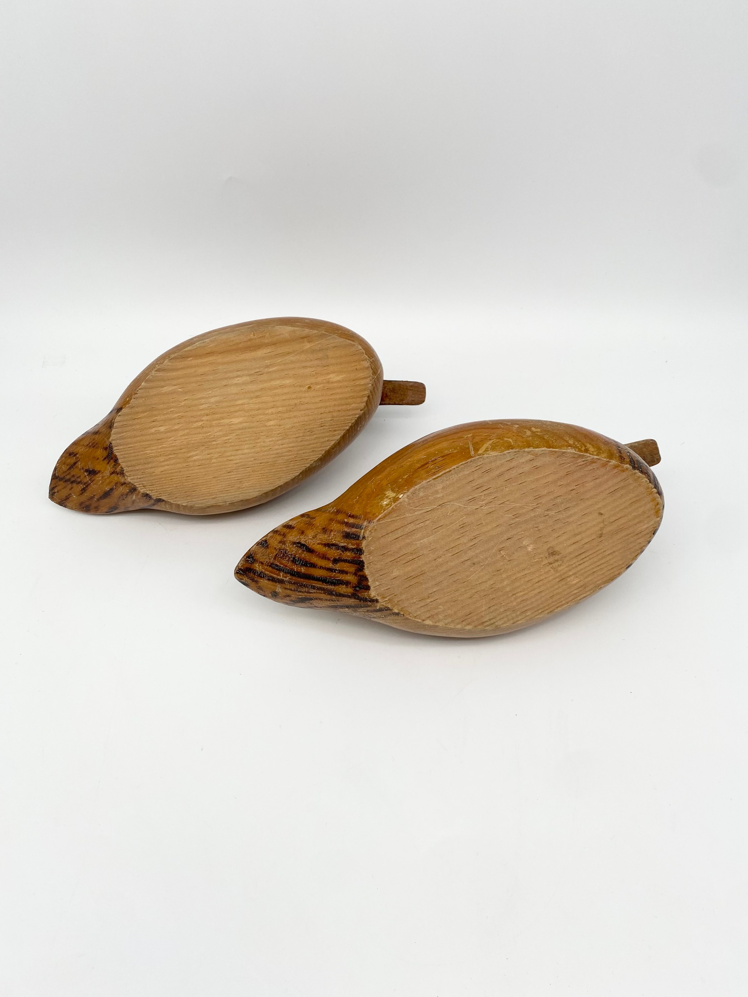 A pair of vintage hand carved ash decoy ducks. L.26cm each - Image 5 of 5