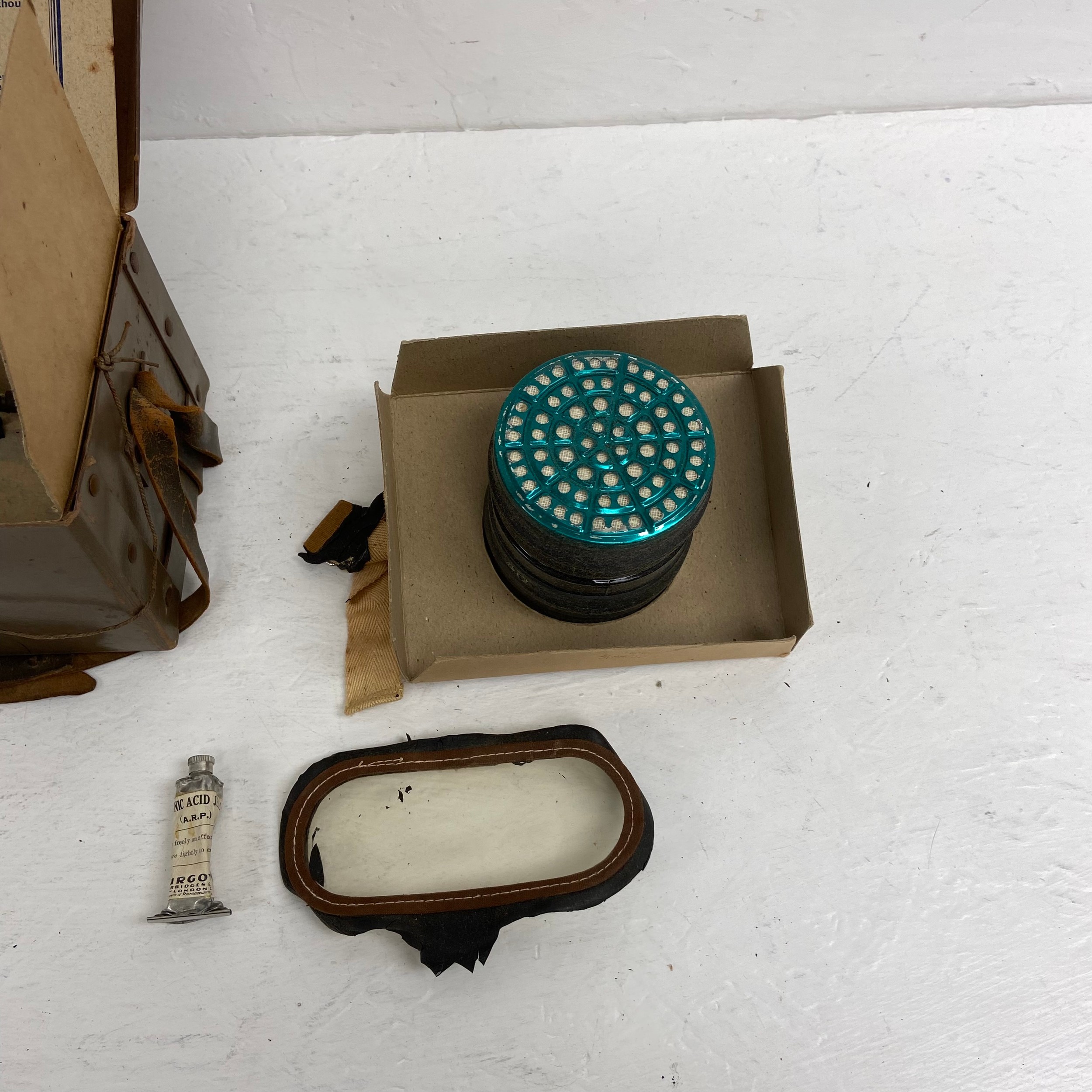 A mixed collection of military interest to include an early to mid 20th century U.S. Army Signal - Image 23 of 24