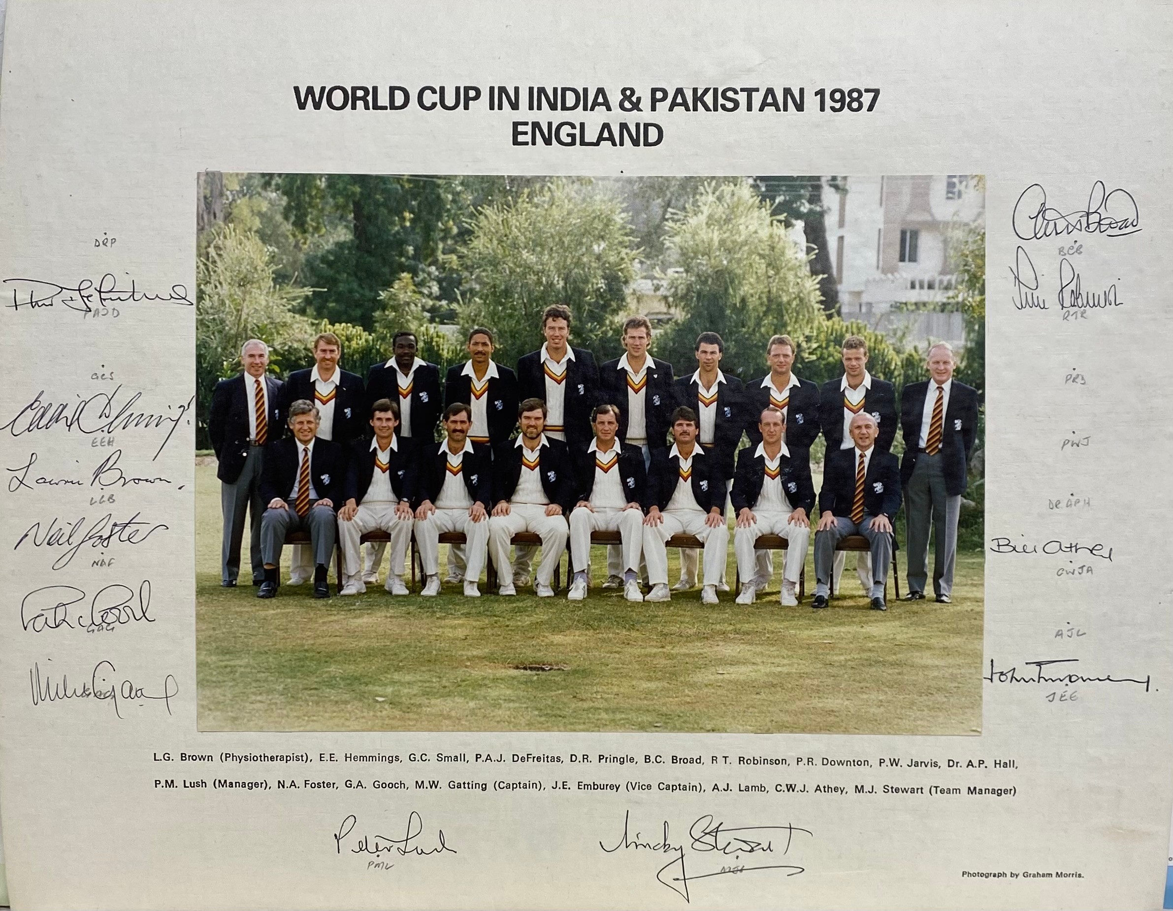 A vintage hand signed 1987 India & Pakistan World Cup photographic portrait of the England cricket - Image 2 of 10