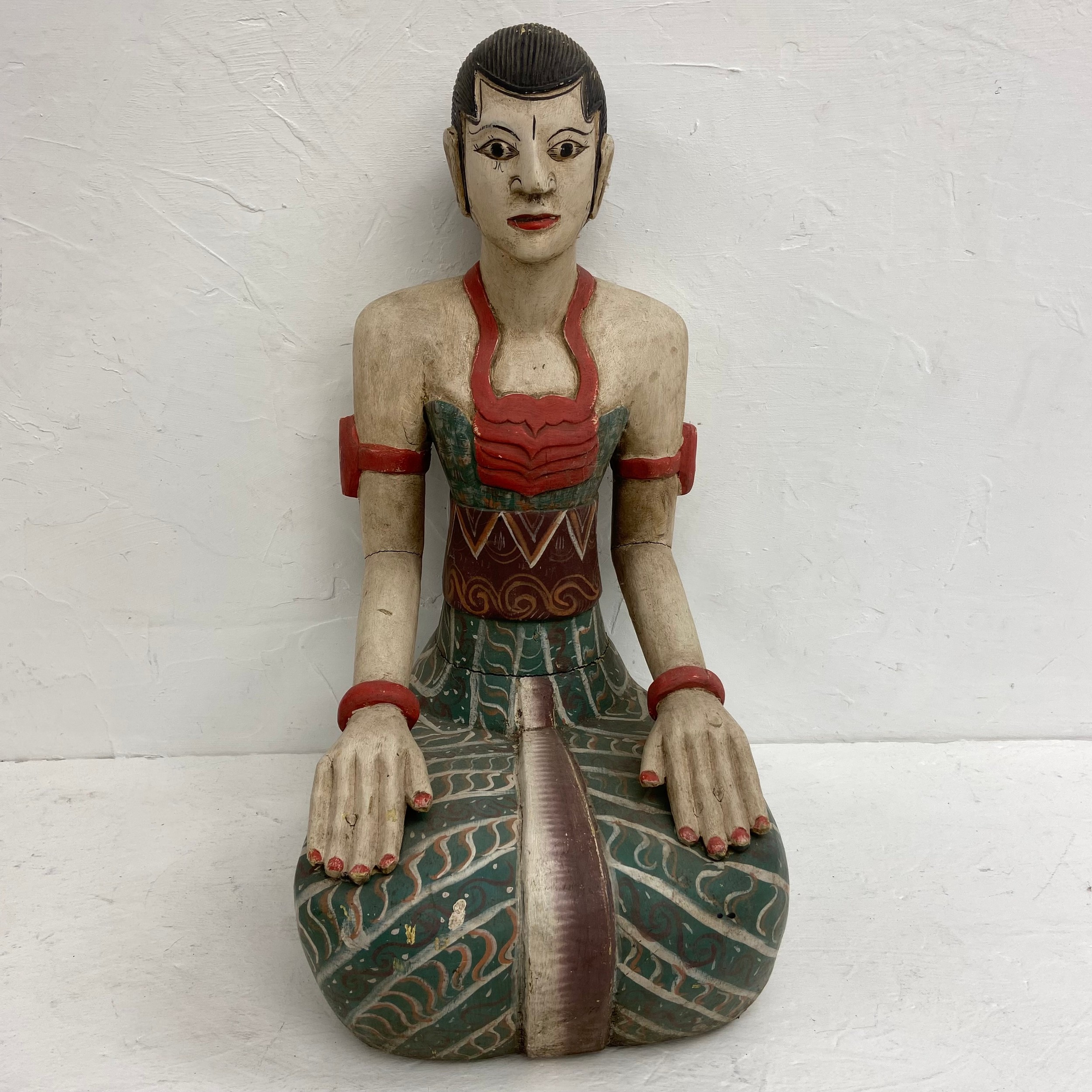 A pair of 20th century hand carved and painted Javanese matrimonial Loro Blonyo or inseparable - Image 5 of 7