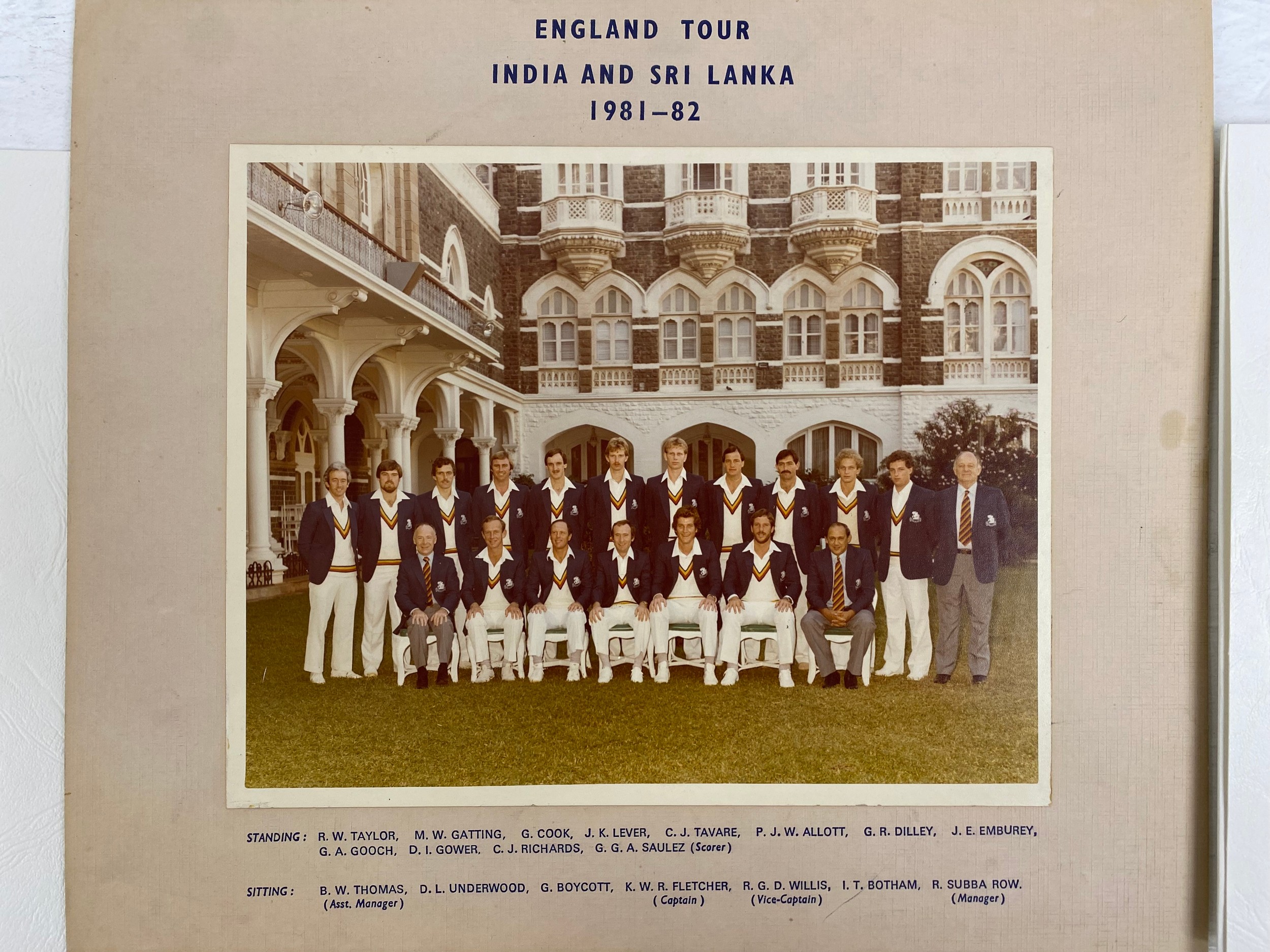 A vintage hand signed 1987 India & Pakistan World Cup photographic portrait of the England cricket - Image 7 of 10