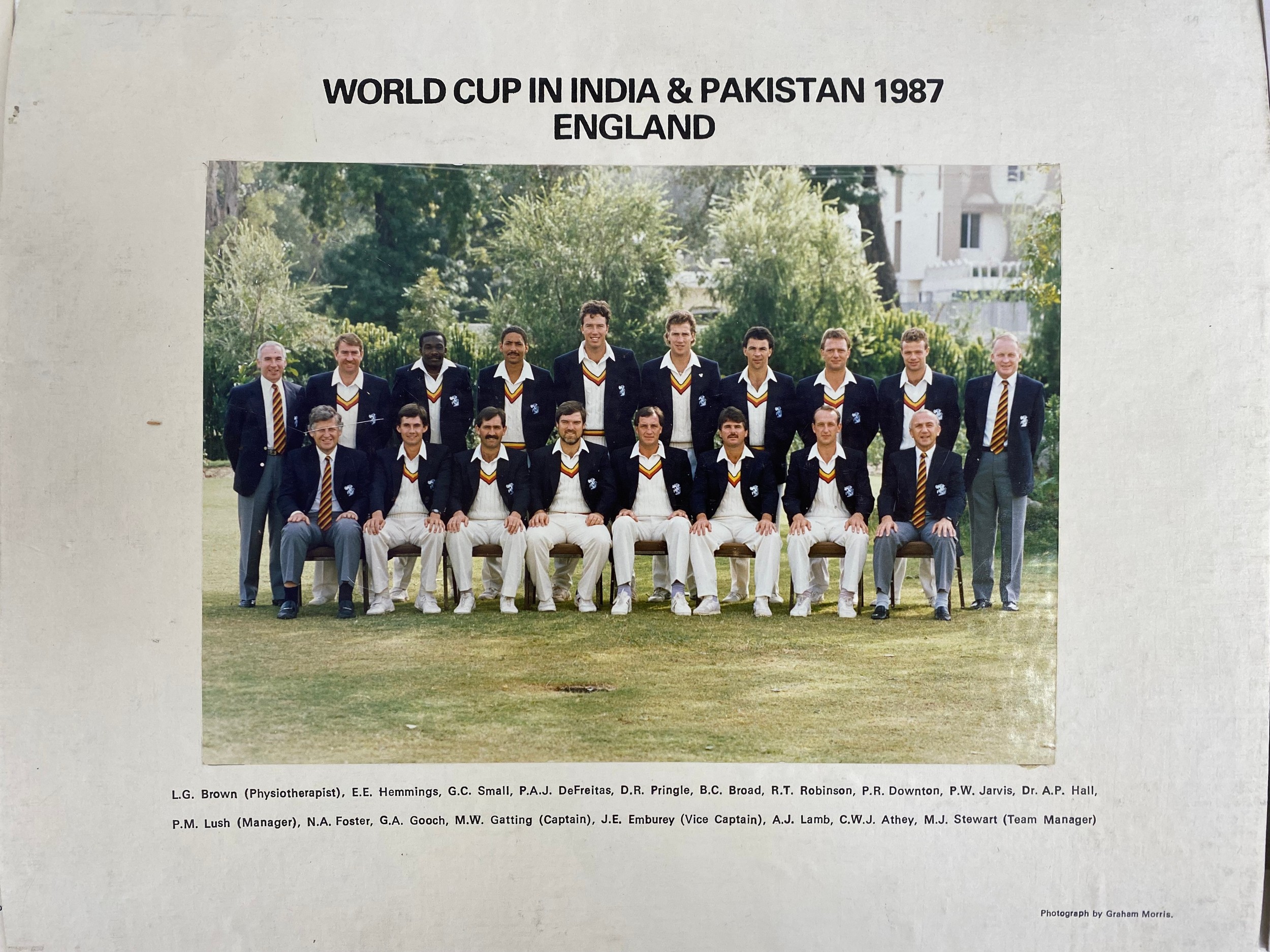 A vintage hand signed 1987 India & Pakistan World Cup photographic portrait of the England cricket - Image 3 of 10